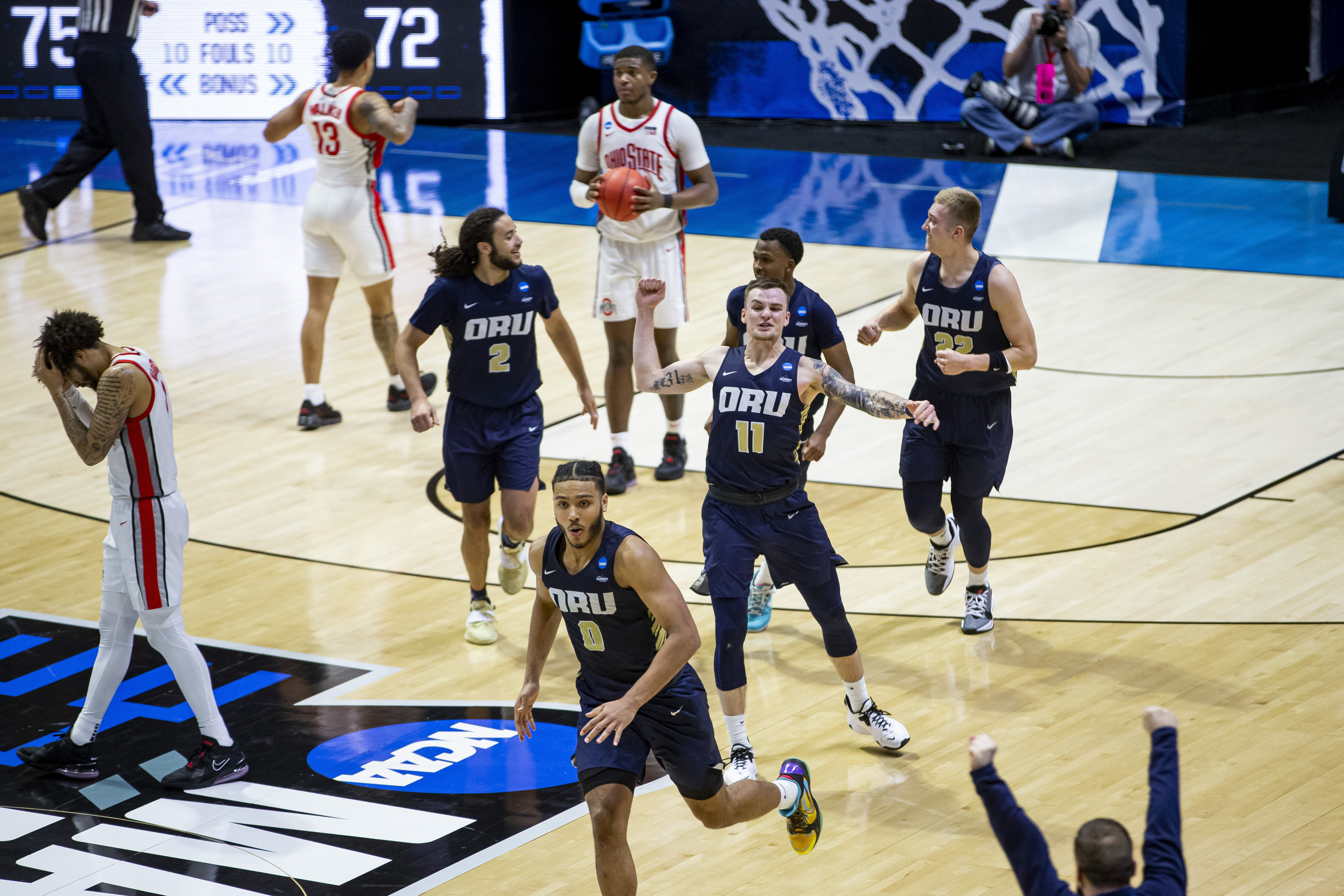 Oral Roberts shocks Ohio State, first big upset of NCAAs