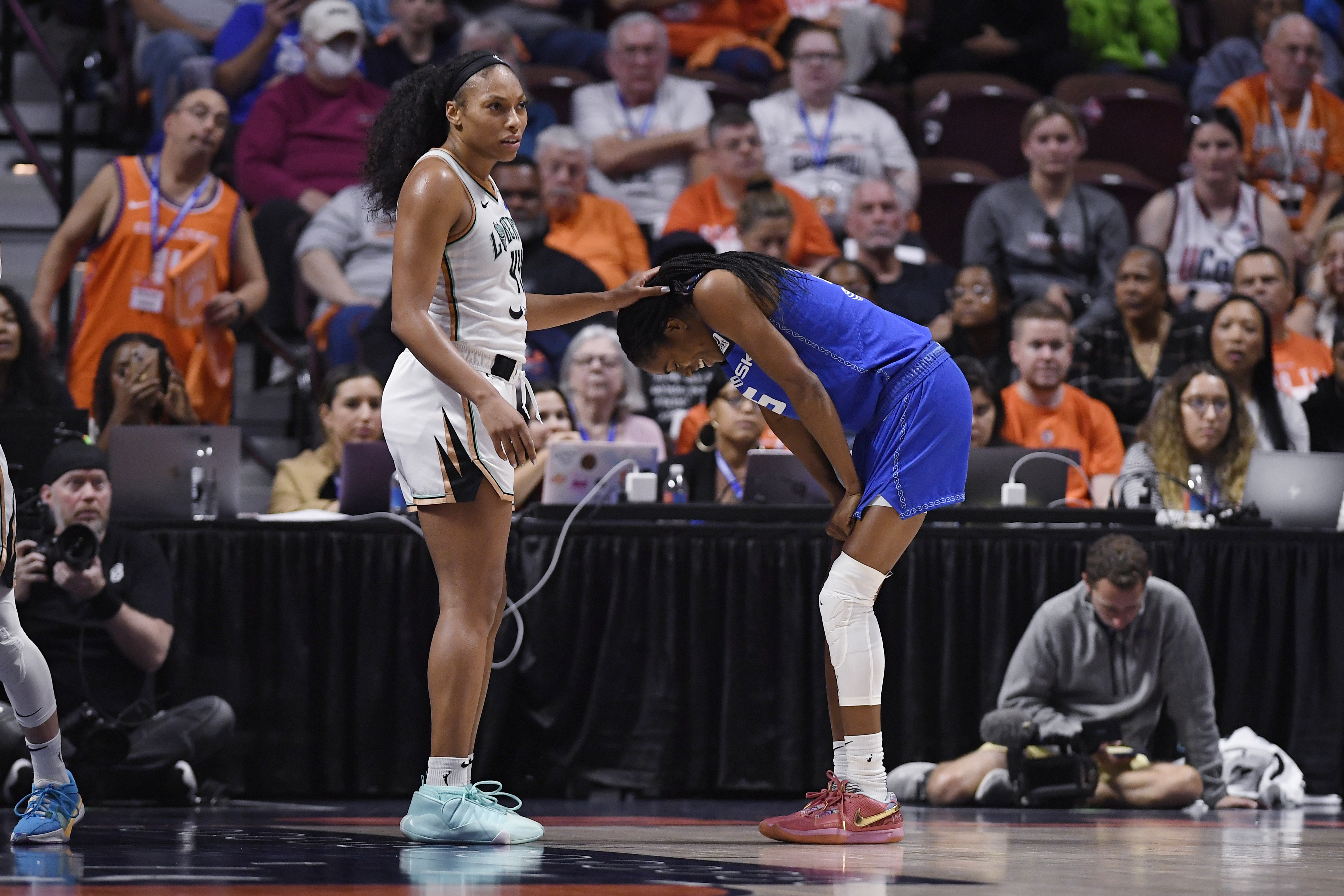 Jones, Stewart lead New York to first WNBA Finals in 21 years with