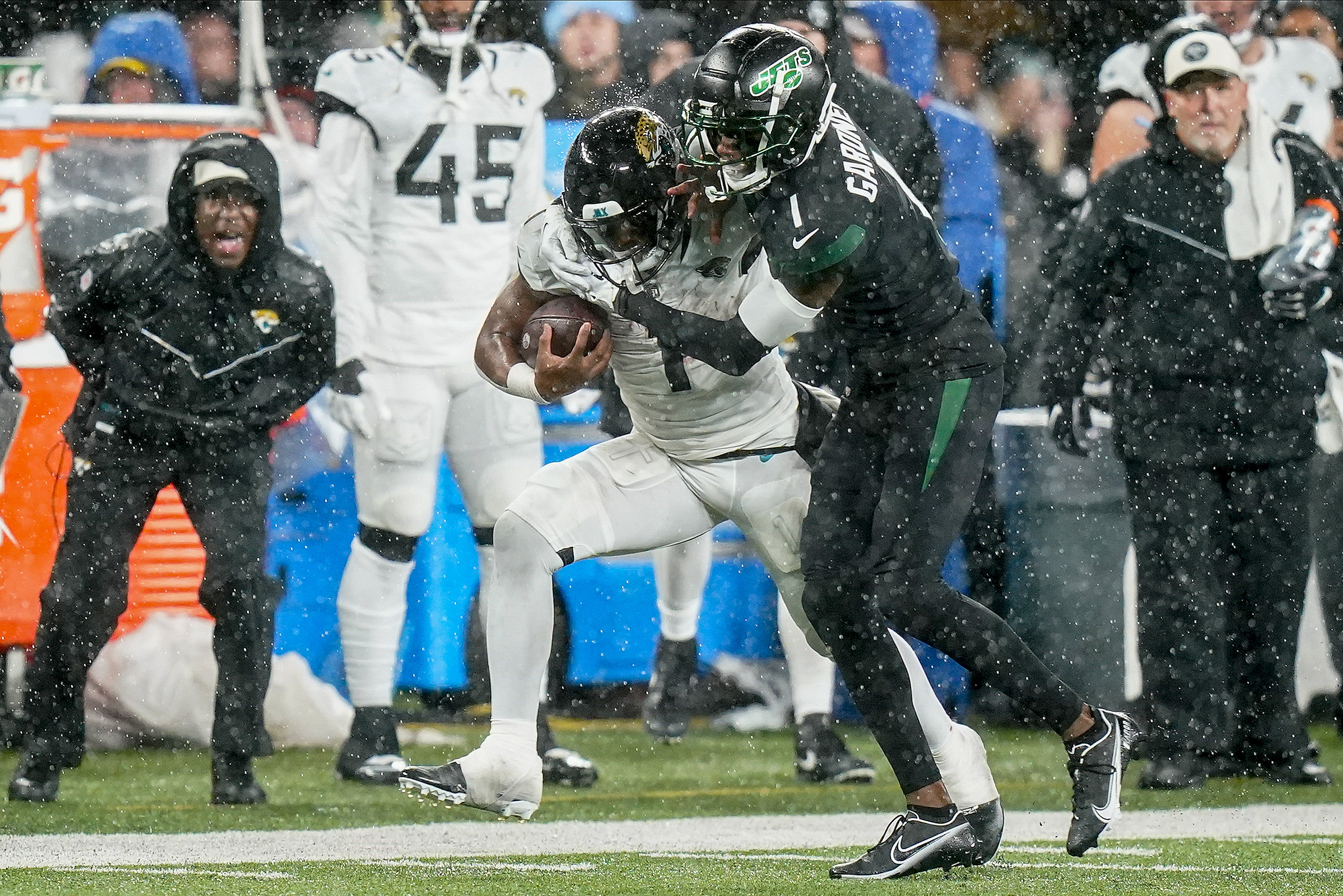 EAST RUTHERFORD, NJ - DECEMBER 22: Jacksonville Jaguars quarterback Trevor  Lawrence (16) during the National Football League game between the New York  Jets and the Jacksonville Jaguars on December 22, 2022 at