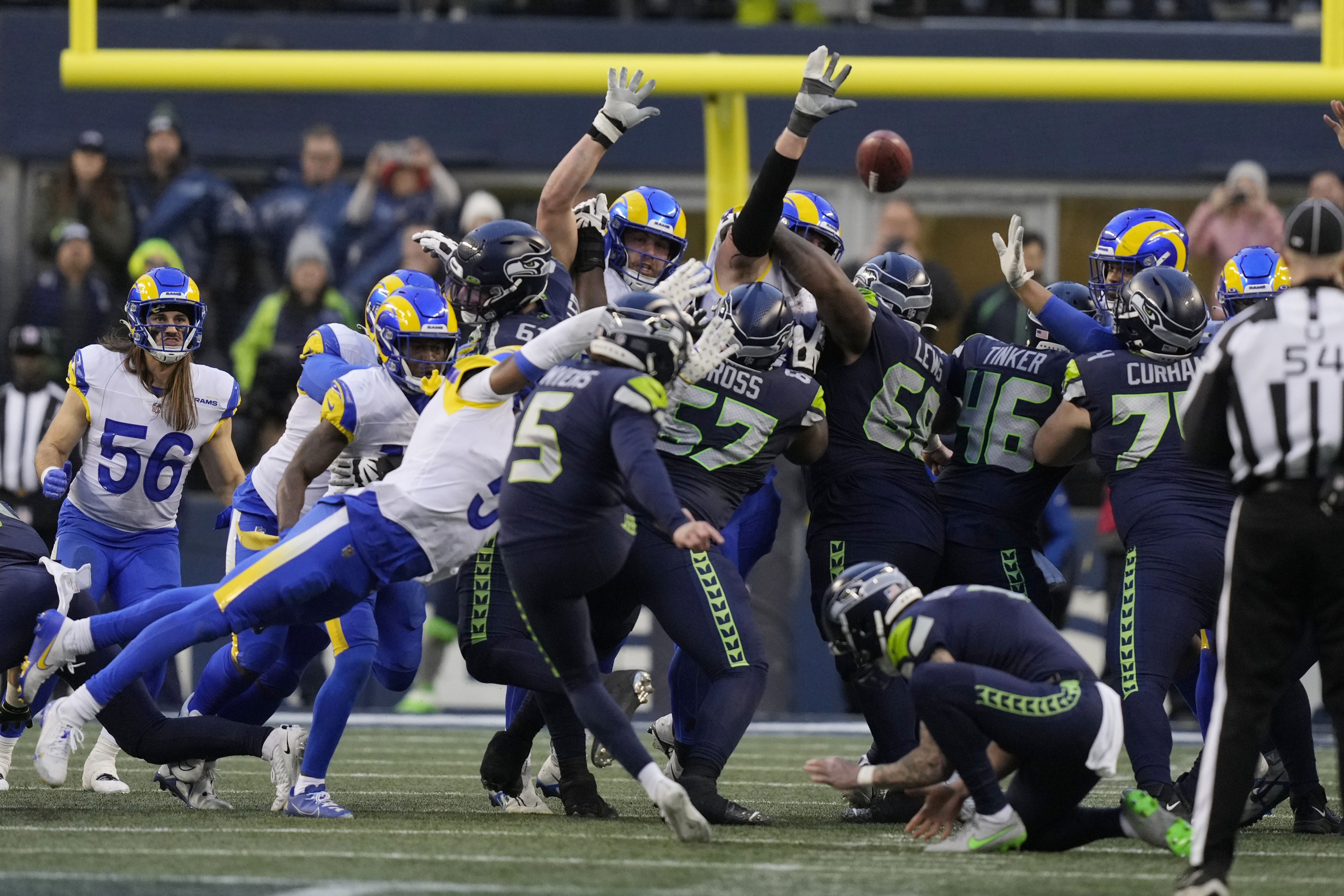 Bobby Wagner gets huge ovation in Seattle Seahawks return - Seattle Sports