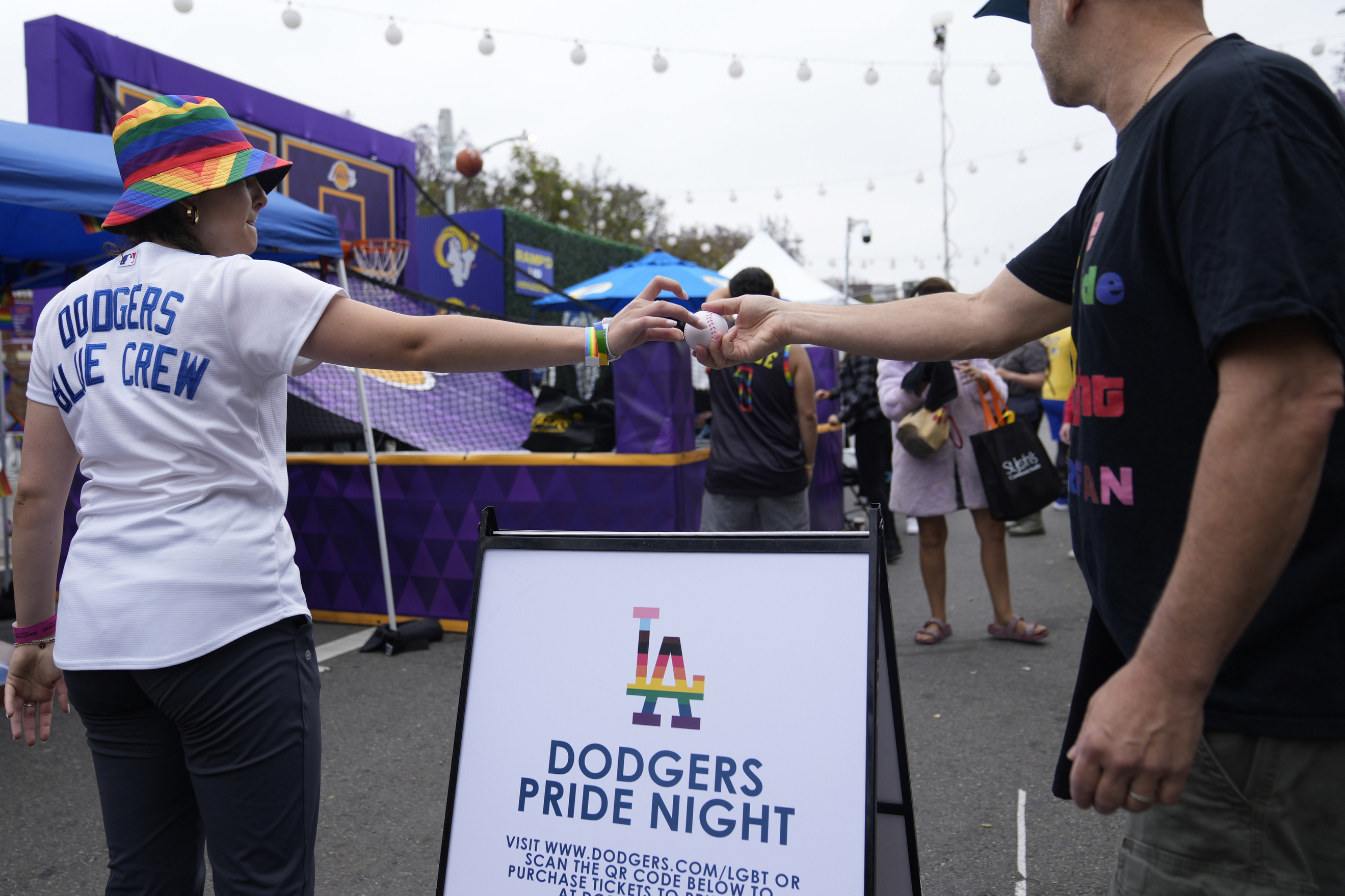 Clayton Kershaw won't boycott Dodgers' Pride Night, but rejects honoree