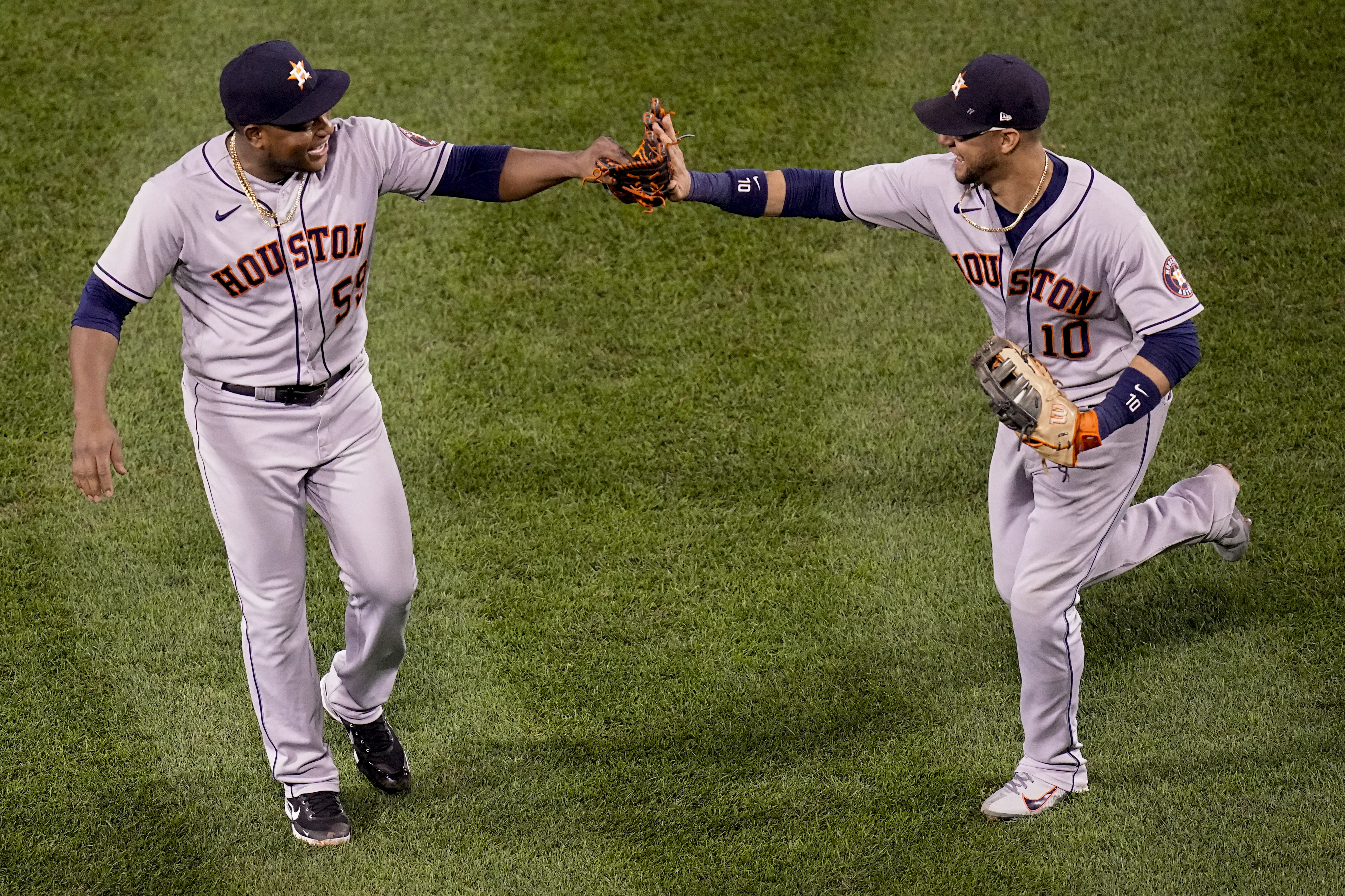 Jose Siri forces the action with his speed in Astros' Game 2 win