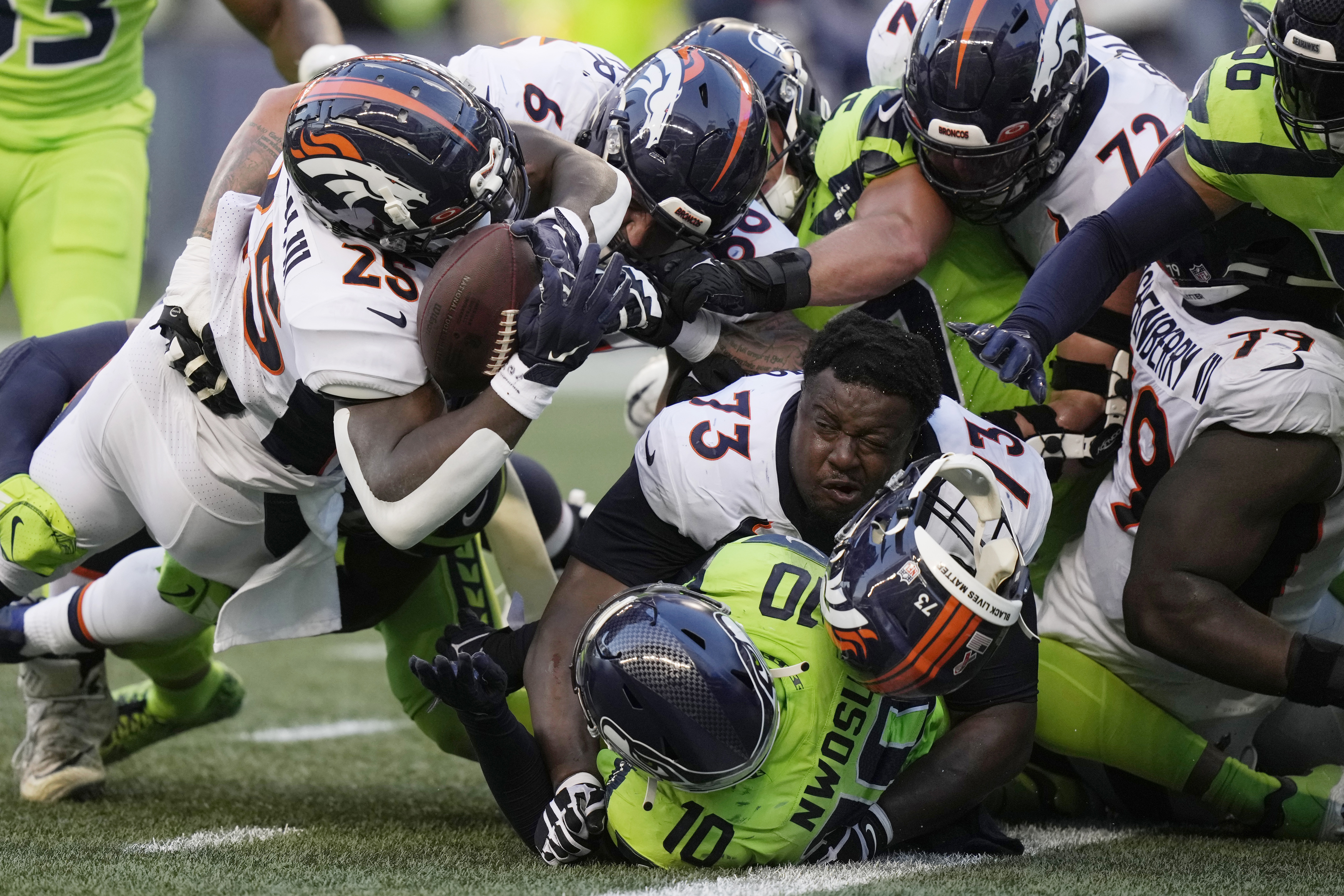 Russ who? Seattle Seahawks survive Wilson's return, top Broncos 17-16 -  Terrace Standard