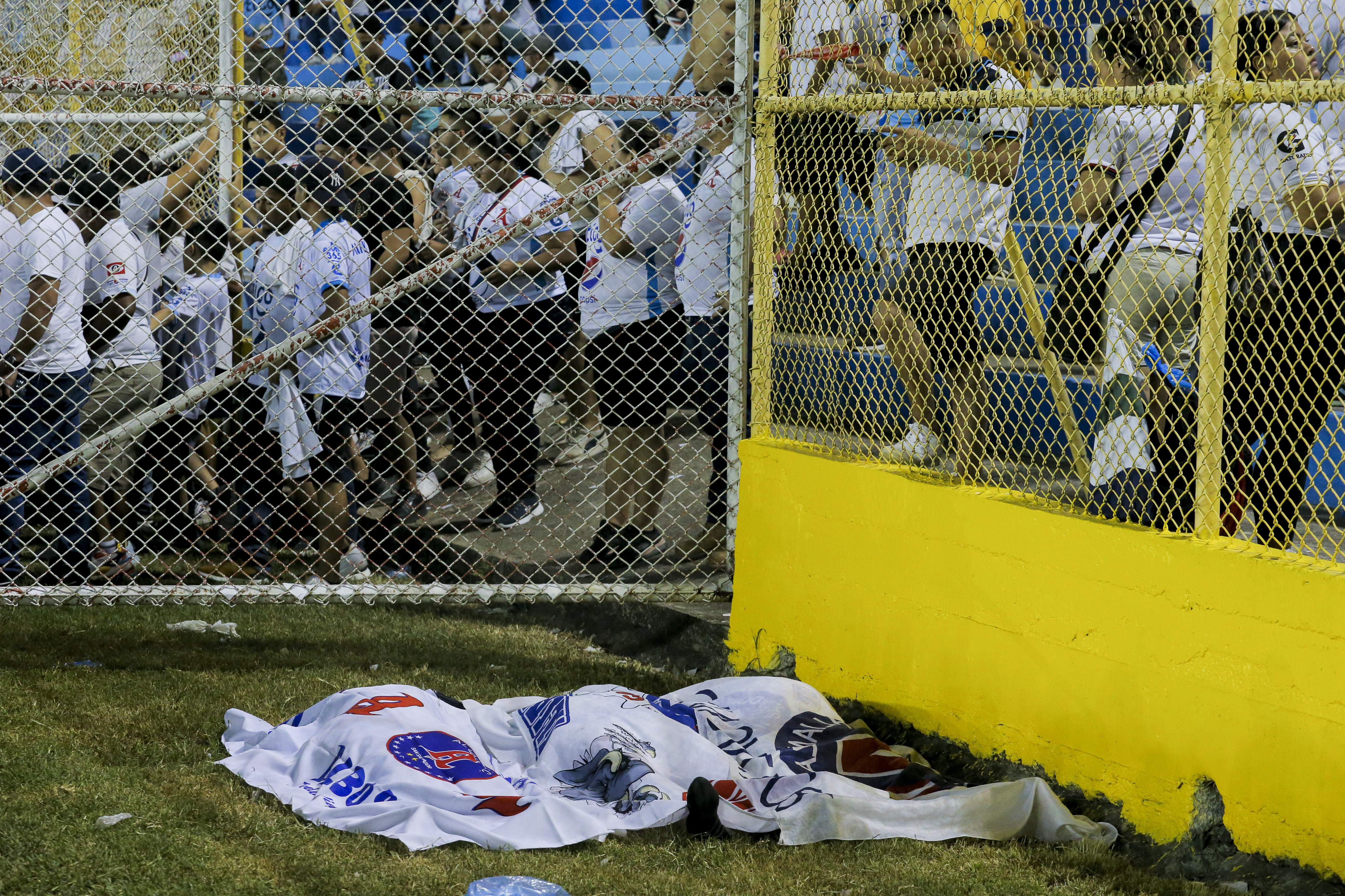 Angry fans crash through gate at El Salvador soccer match in stampede that  kills 12, injures dozens