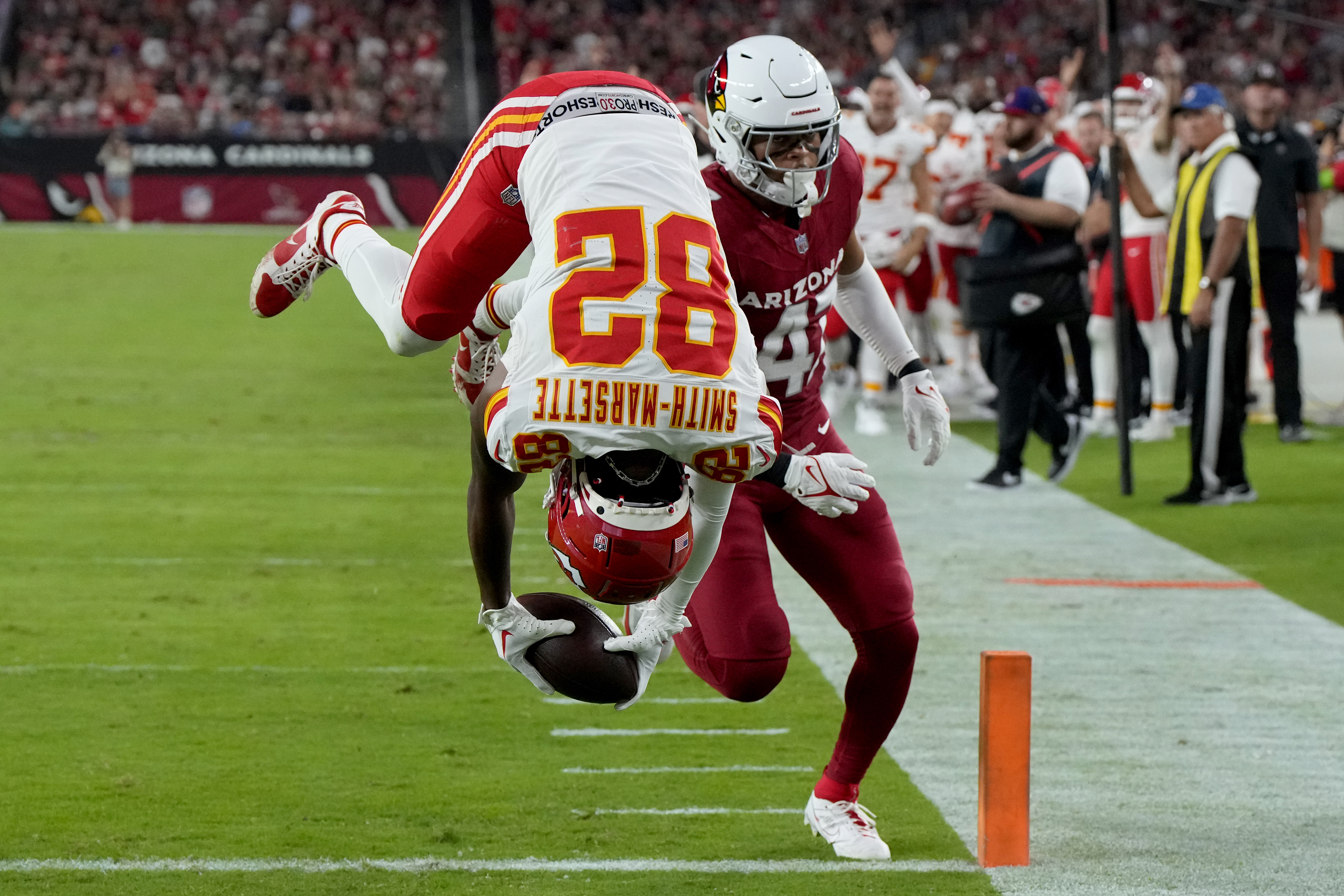 Mahomes throws a touchdown pass as Chiefs roll to 38-10 preseason win over  the Cardinals - The San Diego Union-Tribune