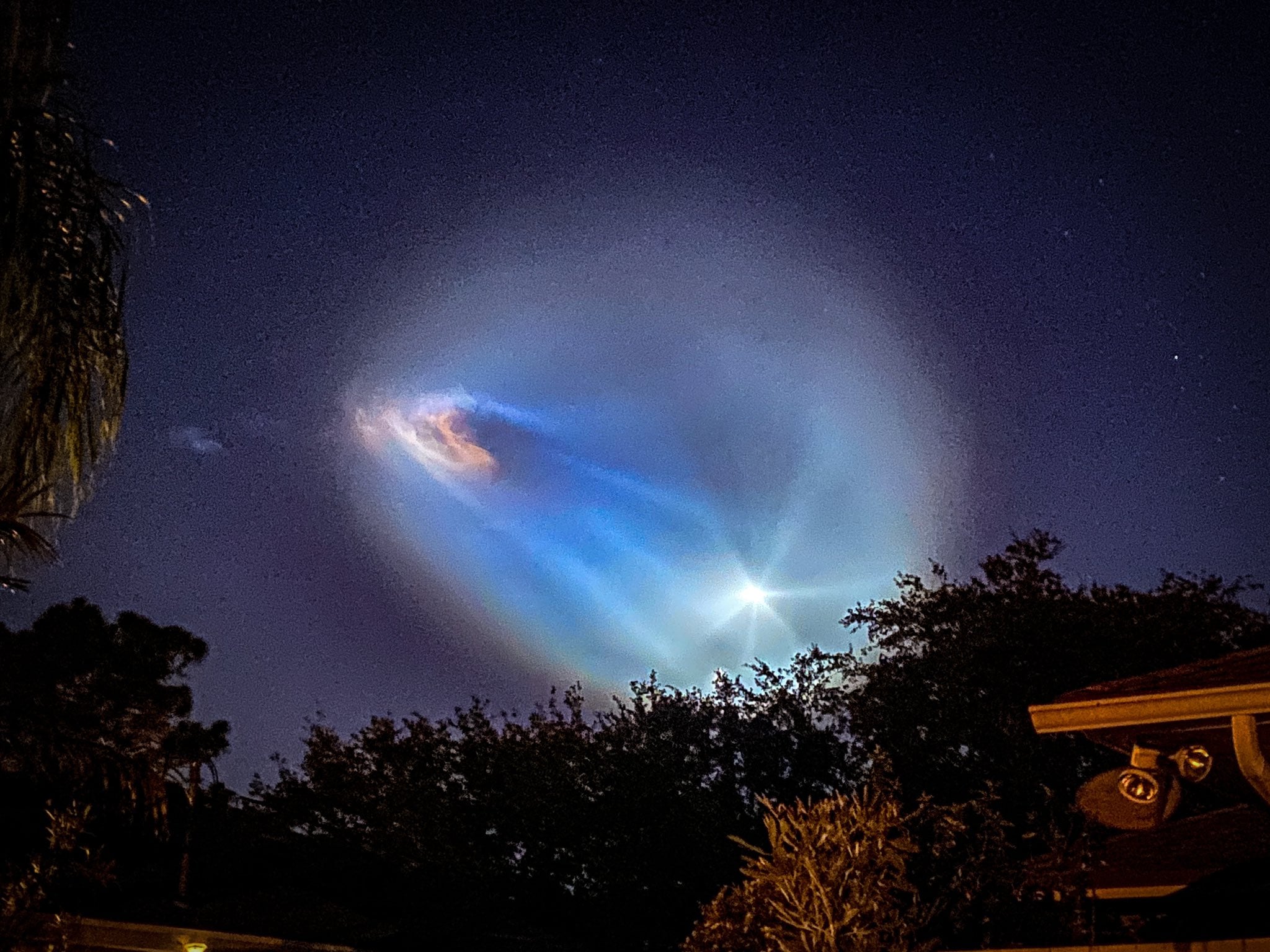 Pictures of a 'glowing cloud' following SpaceX's Falcon 9 launch will leave  you in awe