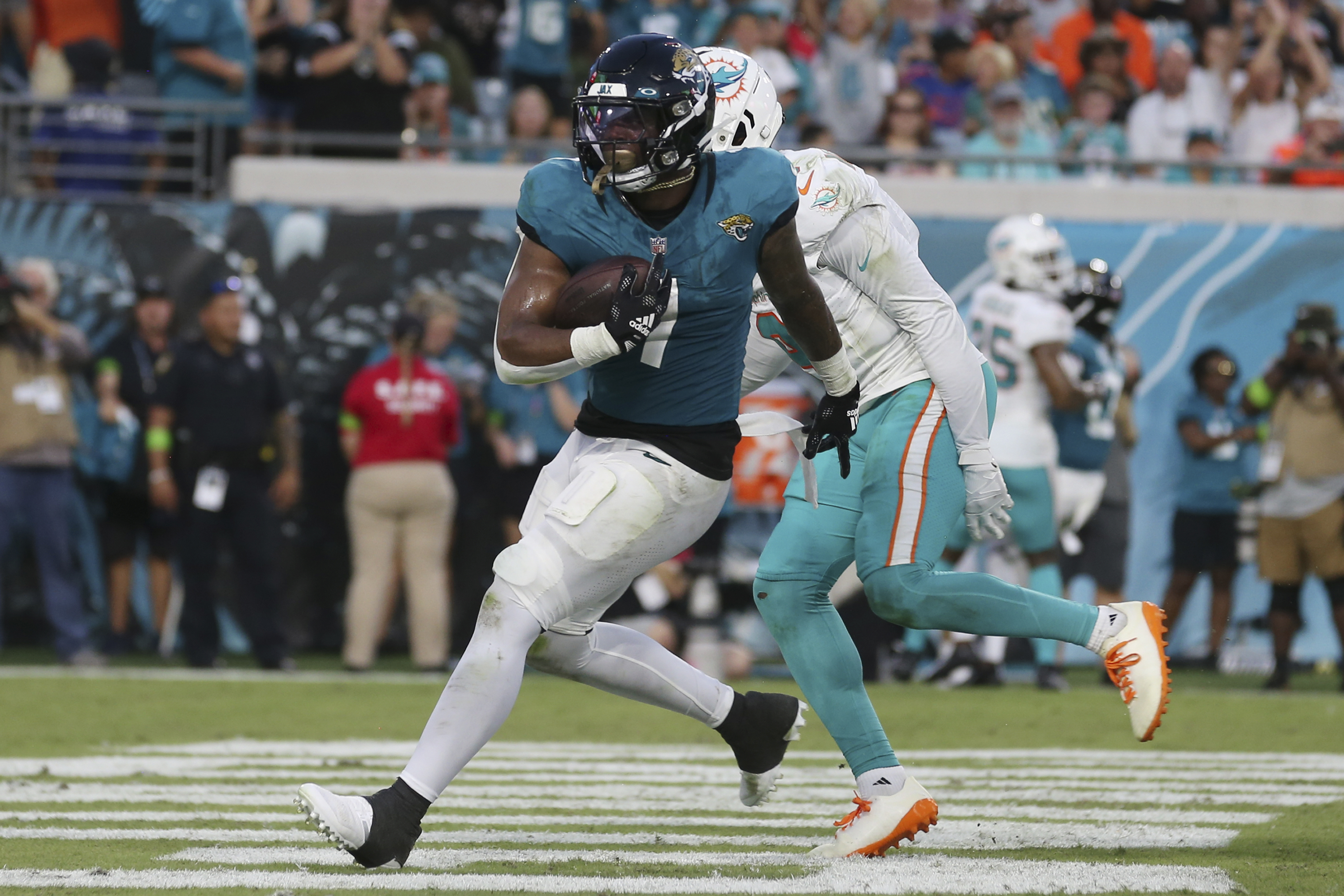 Daewood Davis of Dolphins carted off field after collision; preseason game  vs. Jaguars halted – KXAN Austin