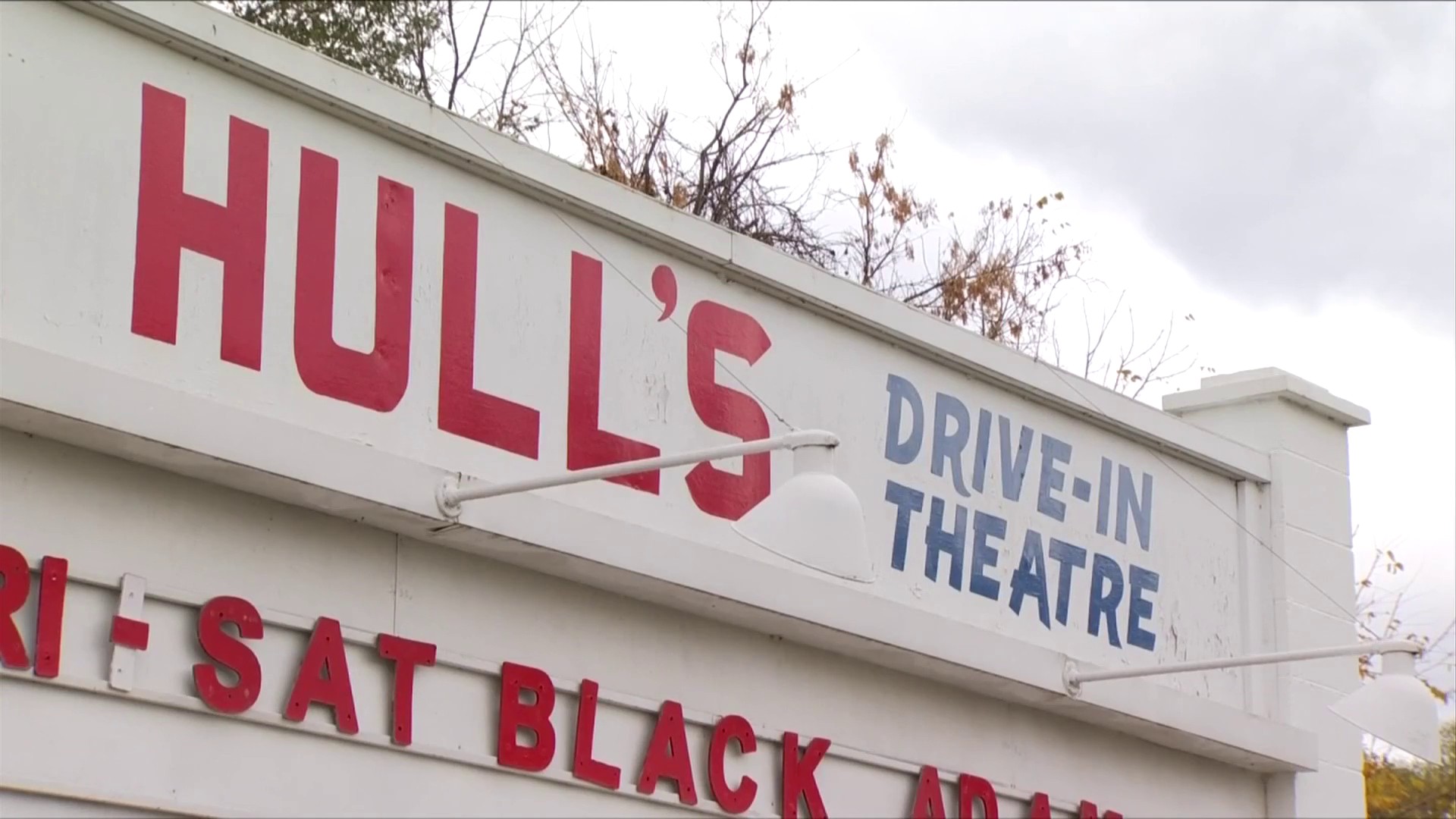 NOW-PLAYING - Hull's Drive-In