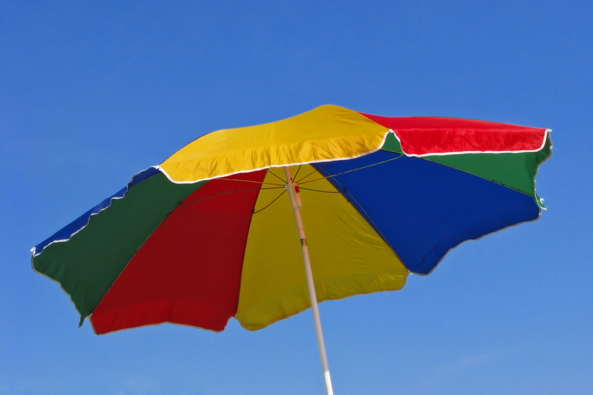give your AC unit some shade with a beach umbrella? This is what the experts said.
