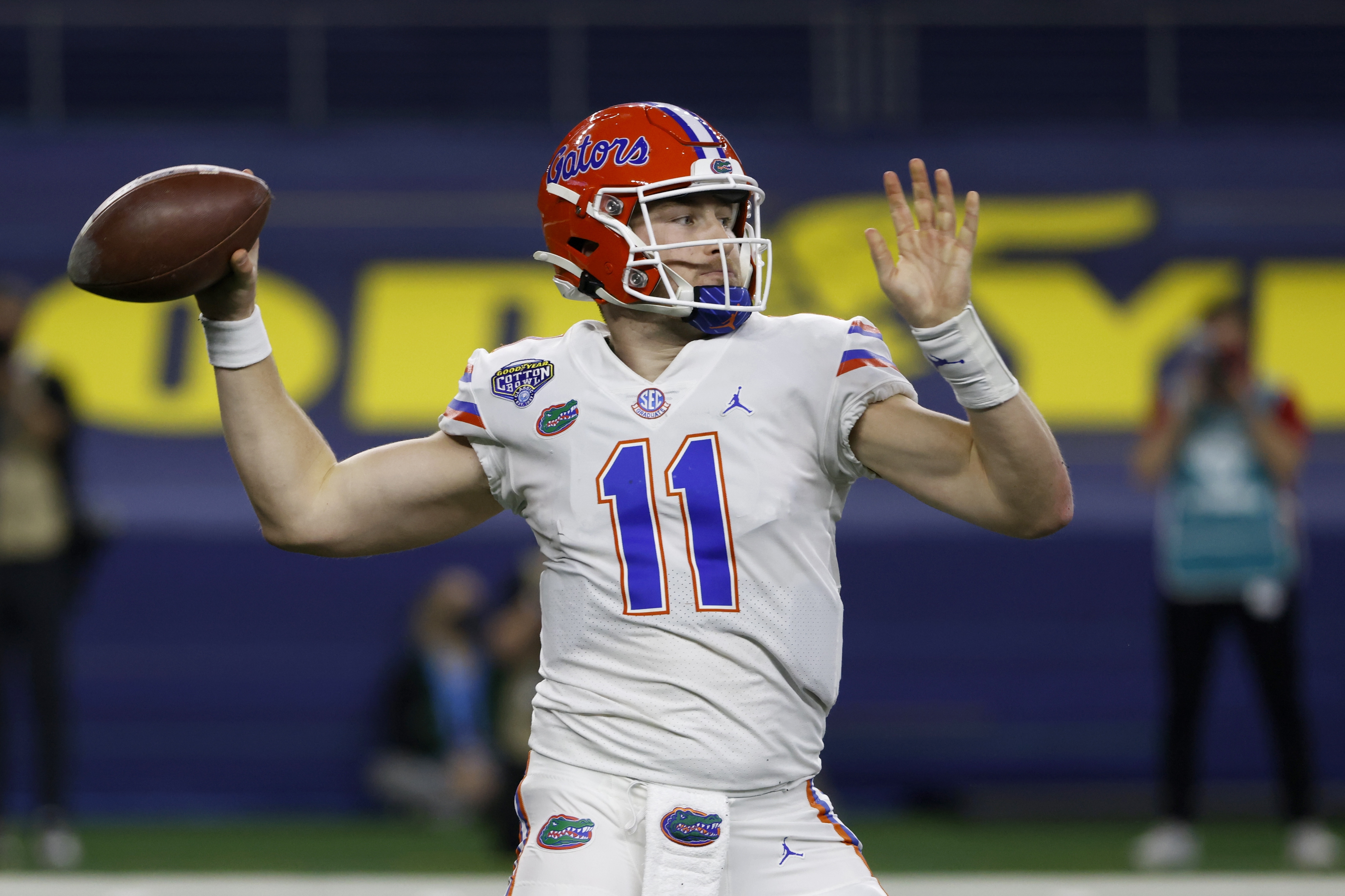 Florida QB Trask officially turns pro after record season