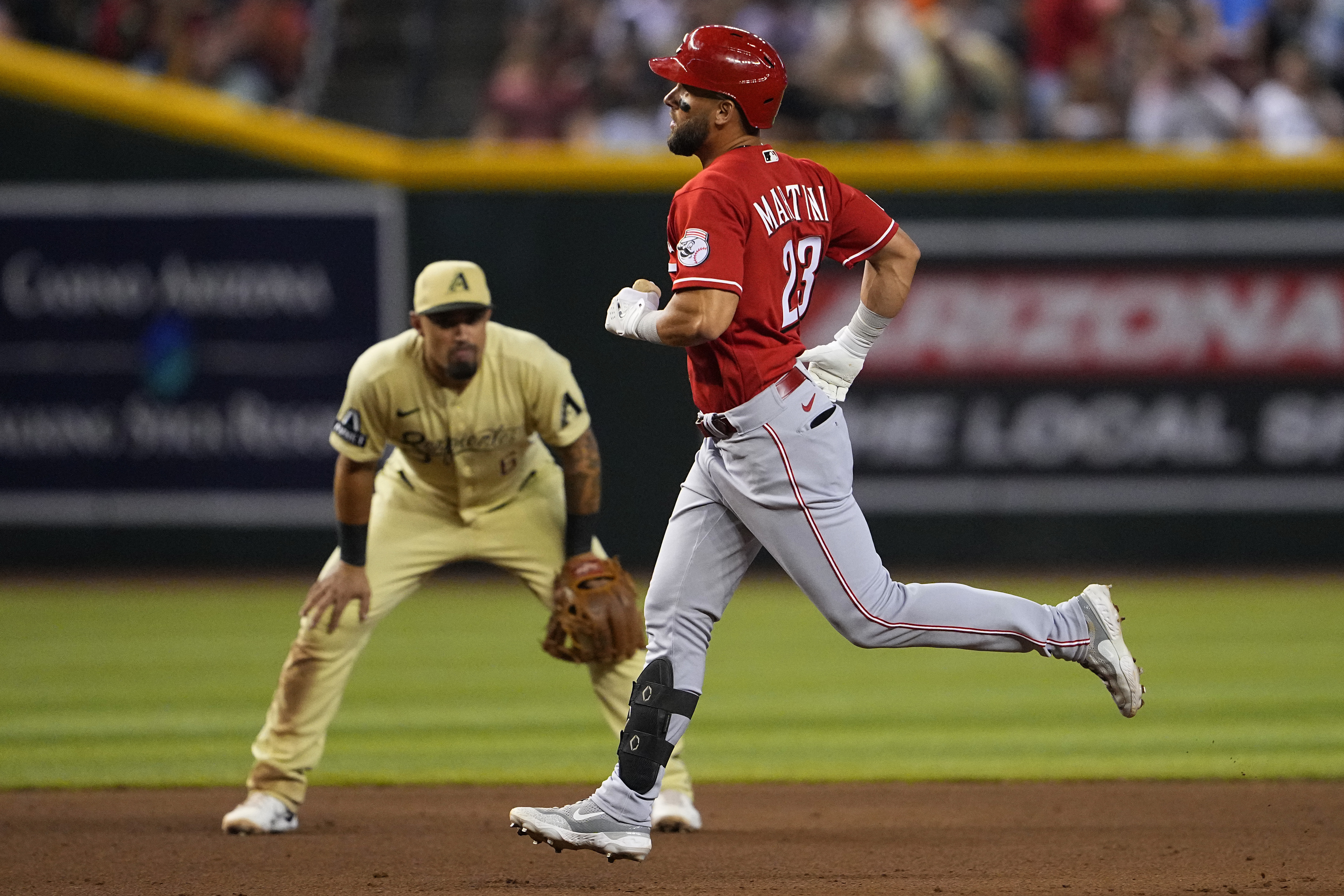 Pham loses homer on bizarre fan interference, Diamondbacks beat