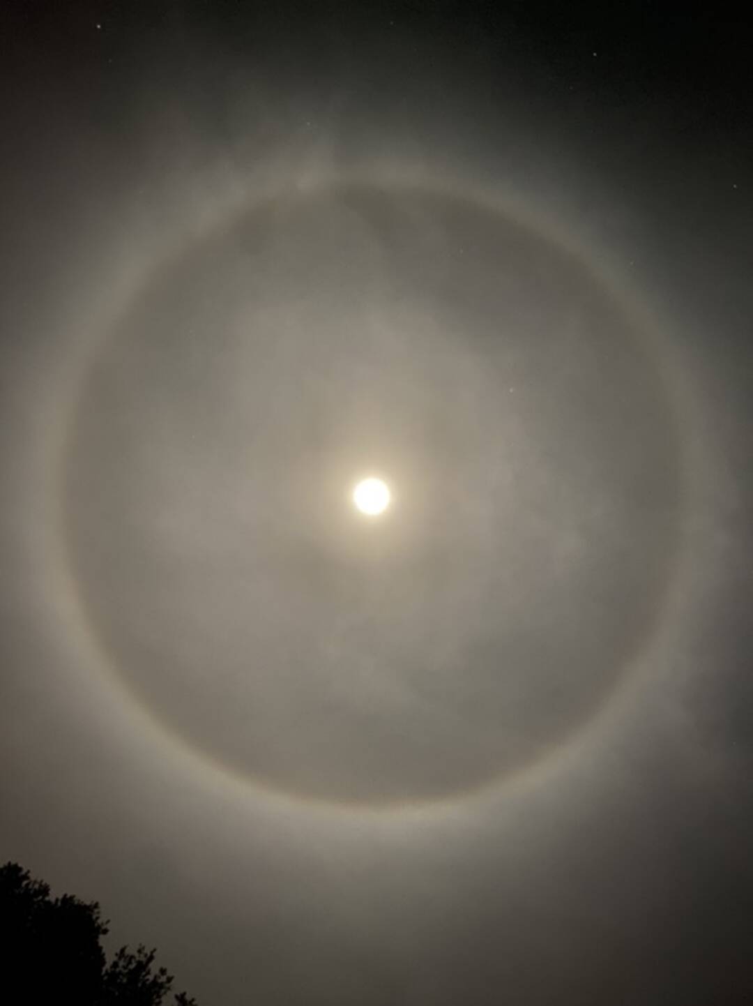 What Causes a Ring to Appear Around the Moon?