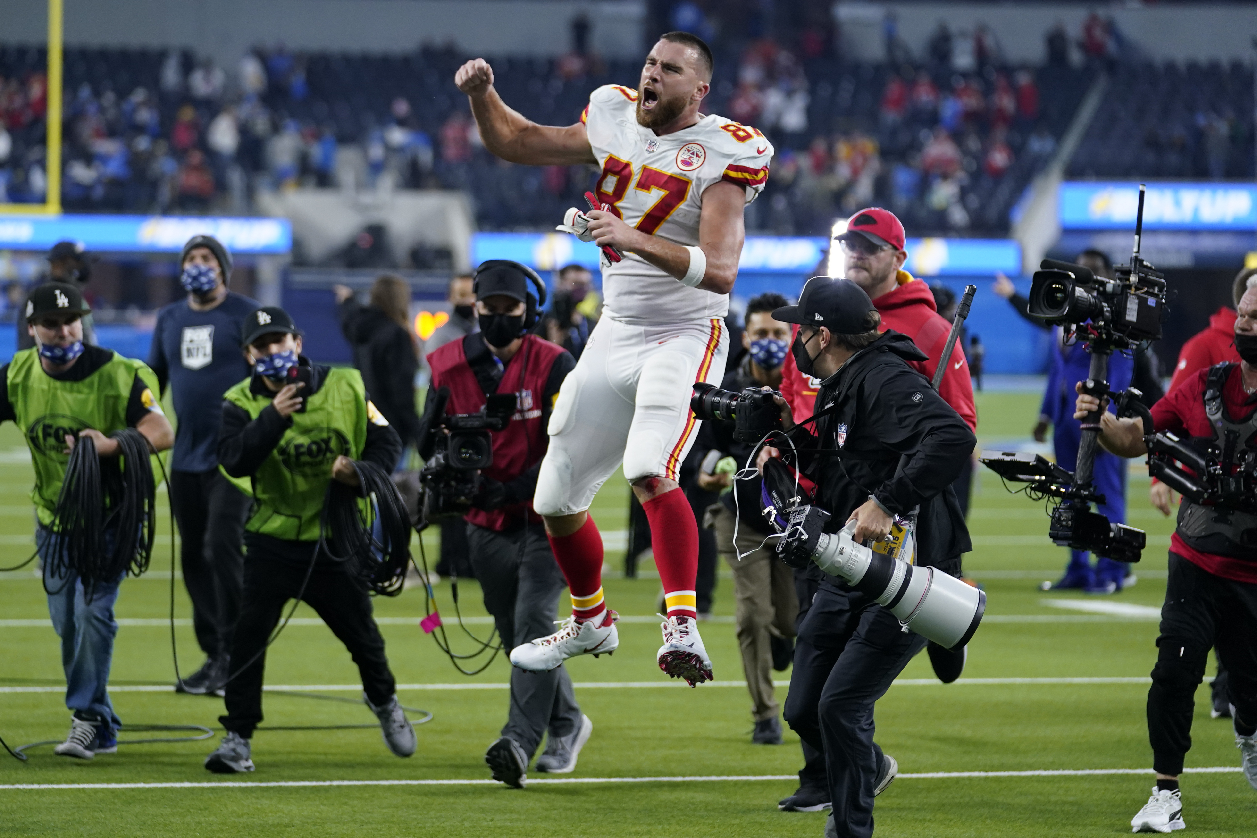 Chiefs' Travis Kelce describes 'dog fight' win over Buccaneers