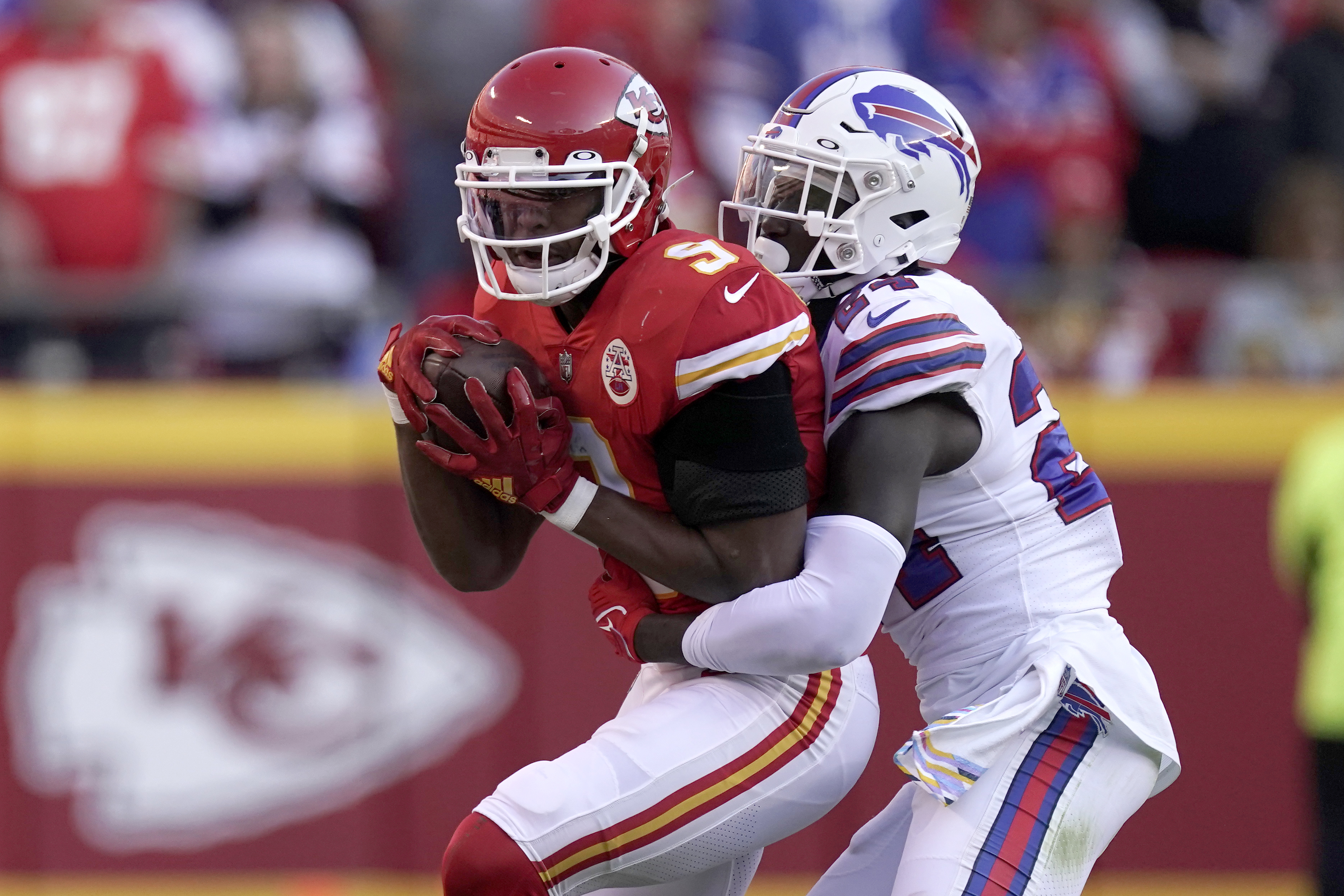 KANSAS CITY, MO - OCTOBER 16: Kansas City Chiefs quarterback Patrick  Mahomes (15) and Buffalo Bills quarterback Josh Allen (17) hug after an NFL  game between the Buffalo Bills and Kansas City