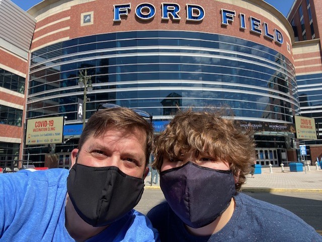 Meijer vaccinates thousands of teachers at Ford Field; some Lions