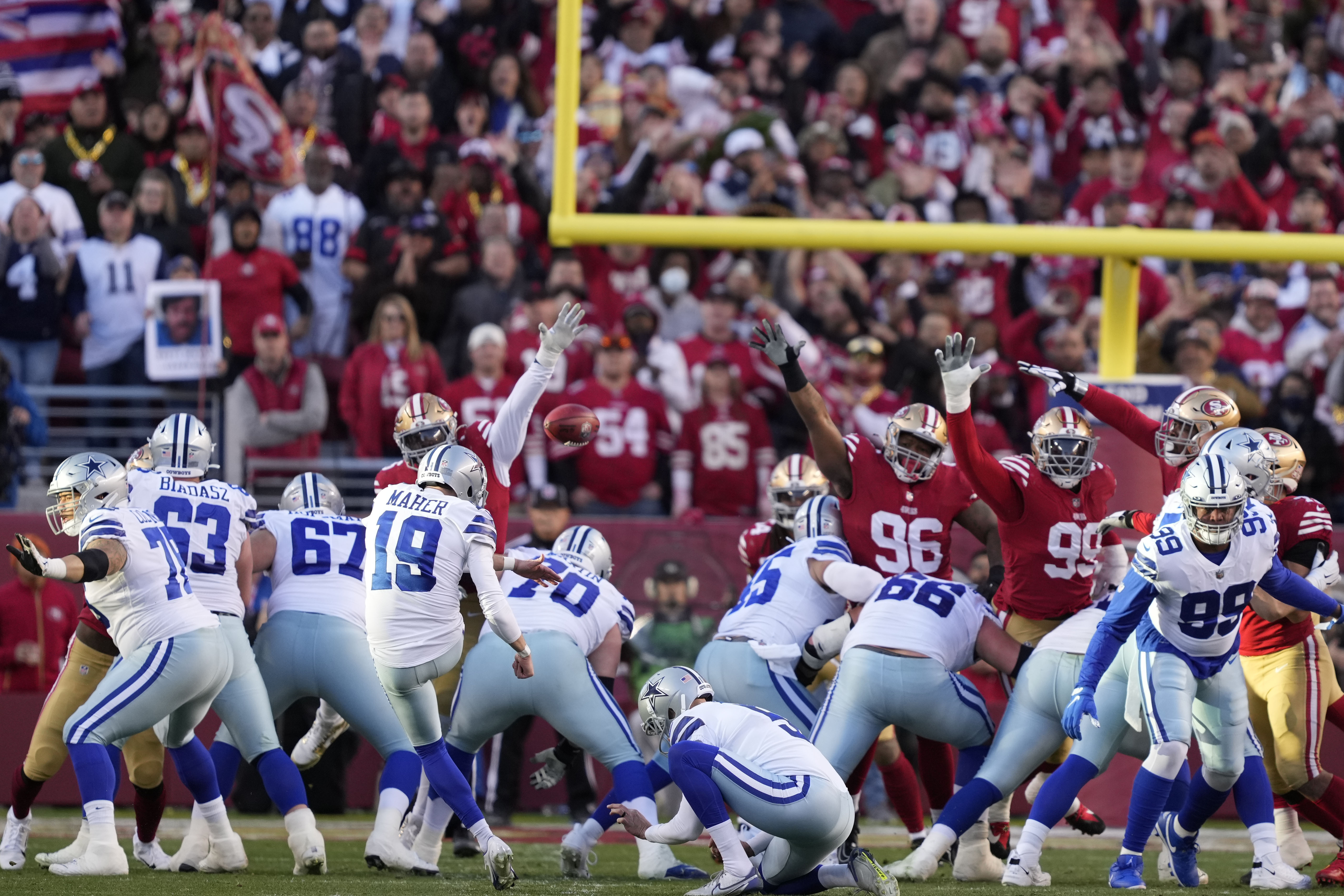 Governor Greg Abbott makes fun of Cowboys kicker Brett Maher