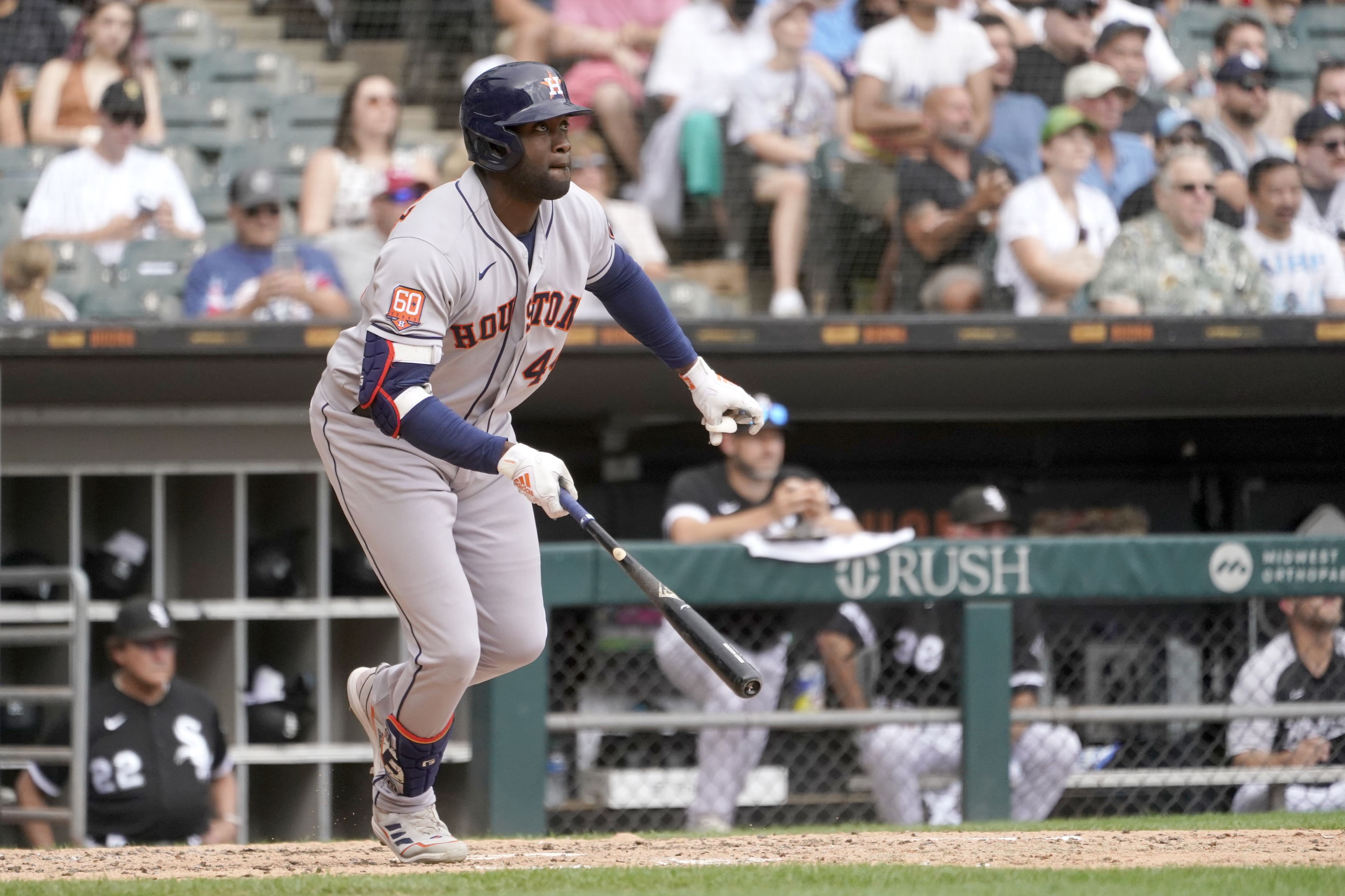 Astros star Alvarez back at ballpark after breathing scare