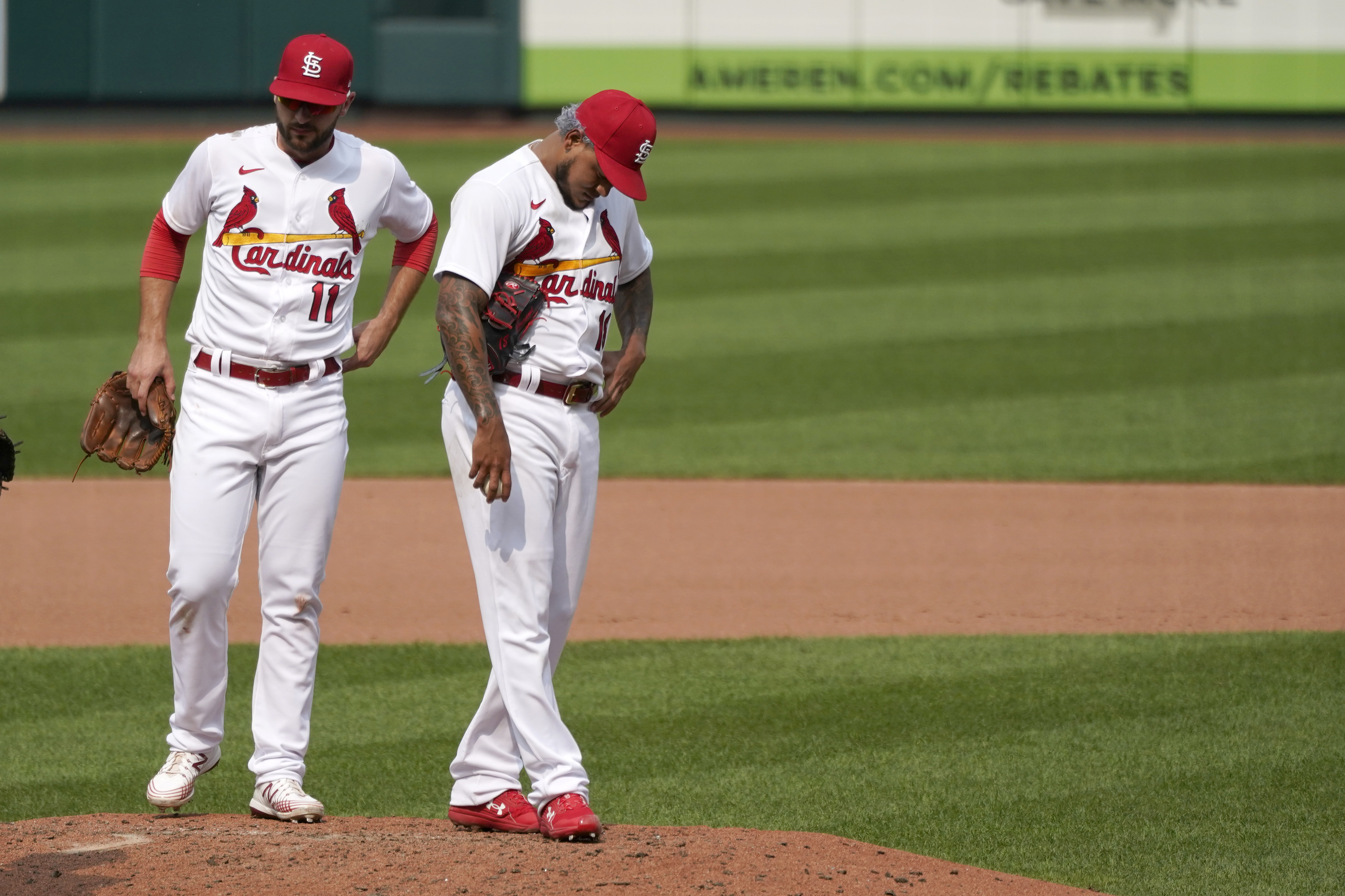 Wieters has 19-pitch at-bat as Cardinals split DH with Twins