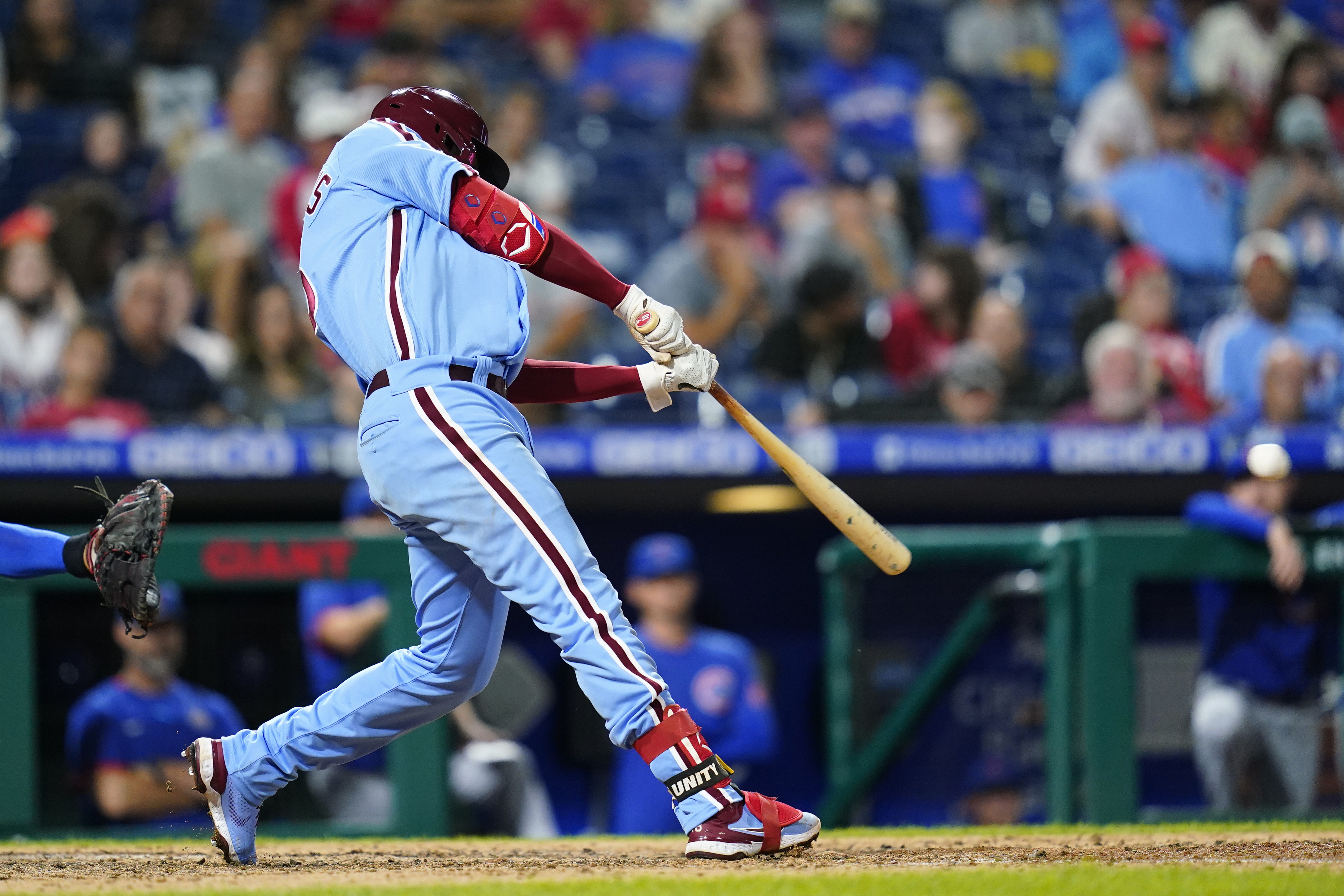 Harper homers, rallies Phils from 7 down in 17-8 win vs Cubs