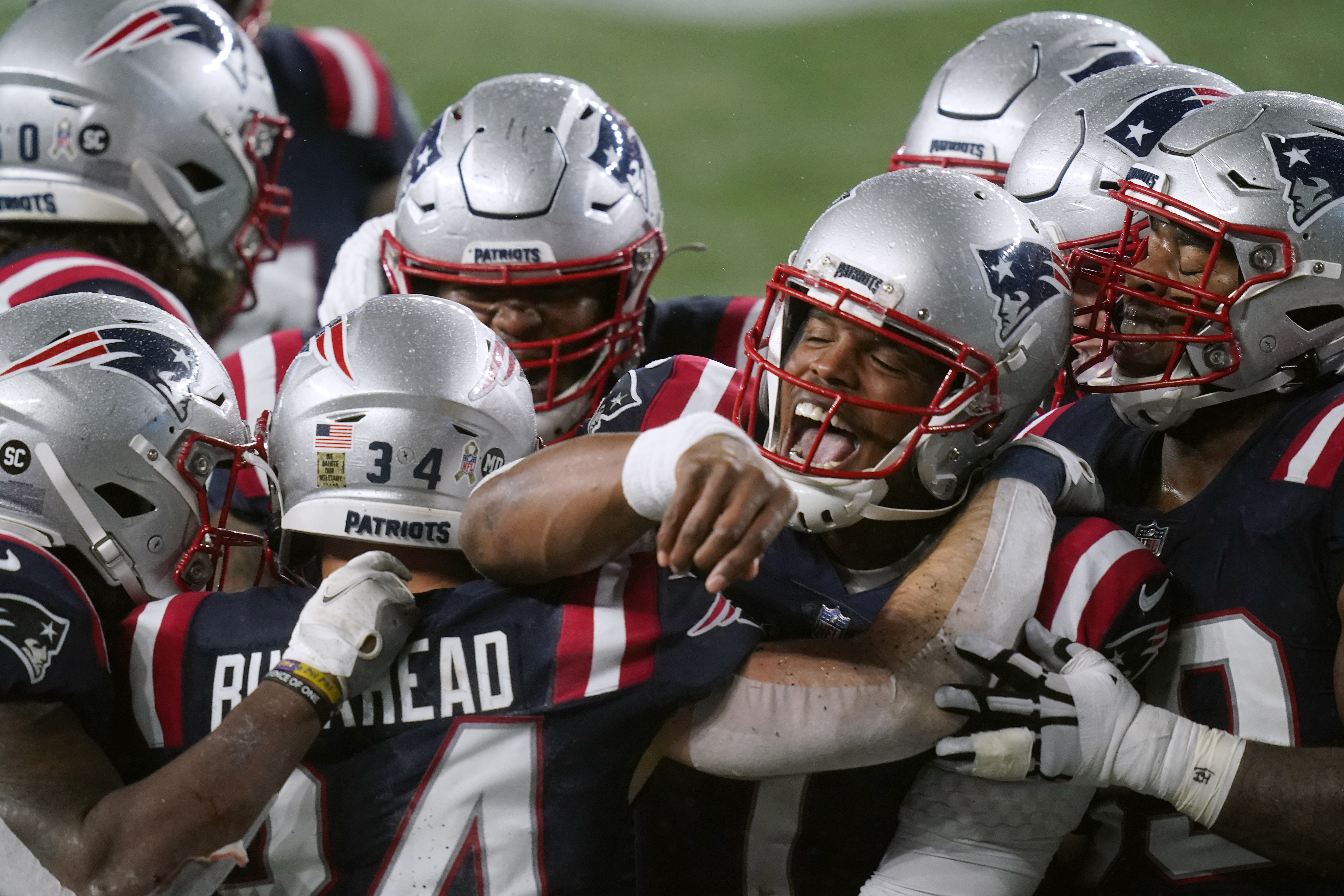 Cam Newton helps Patriots beat Ravens in rain and wind