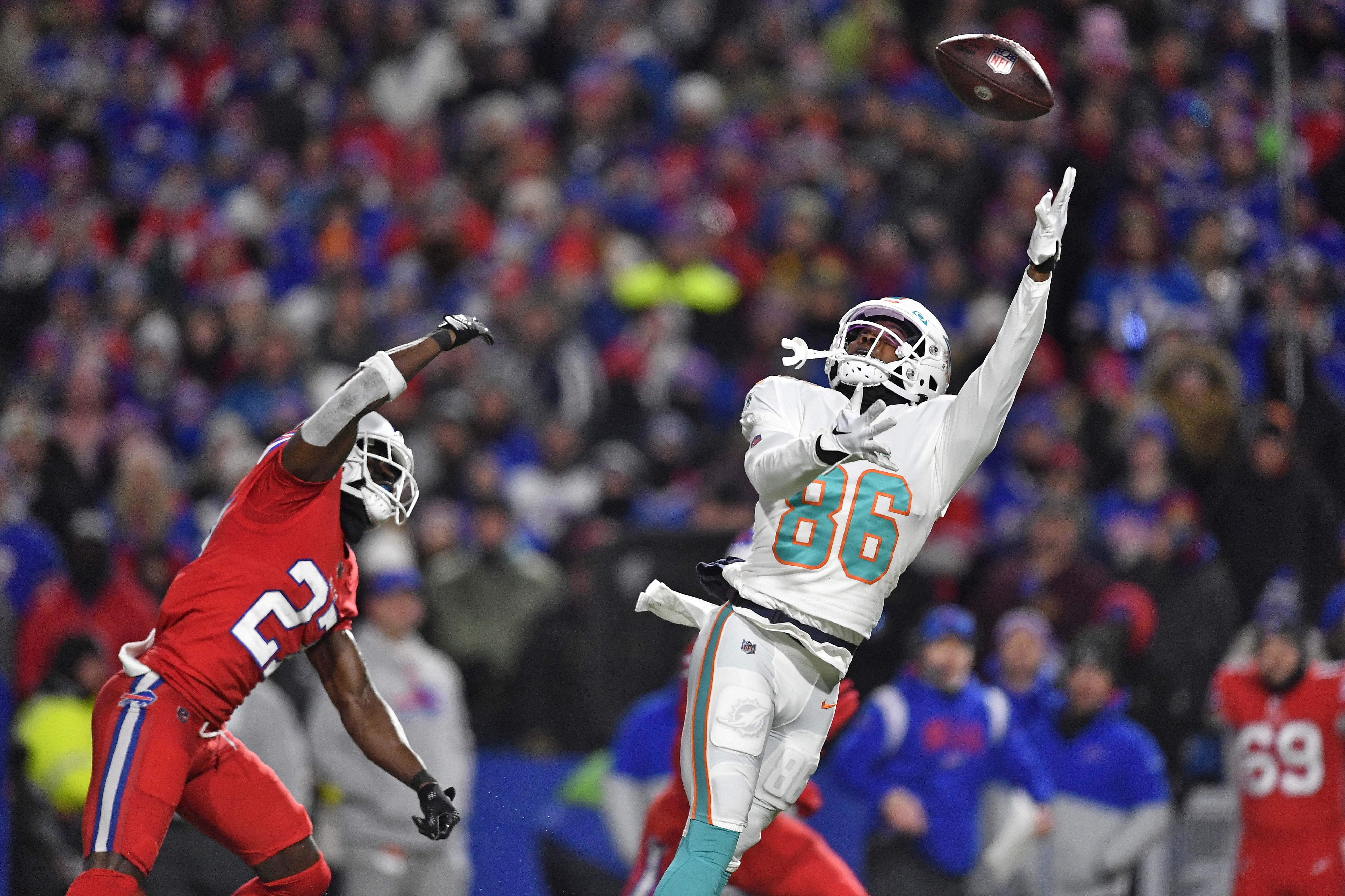 Josh Allen makes huge 4th quarter plays and Bills clinch playoff spot with  win over Dolphins