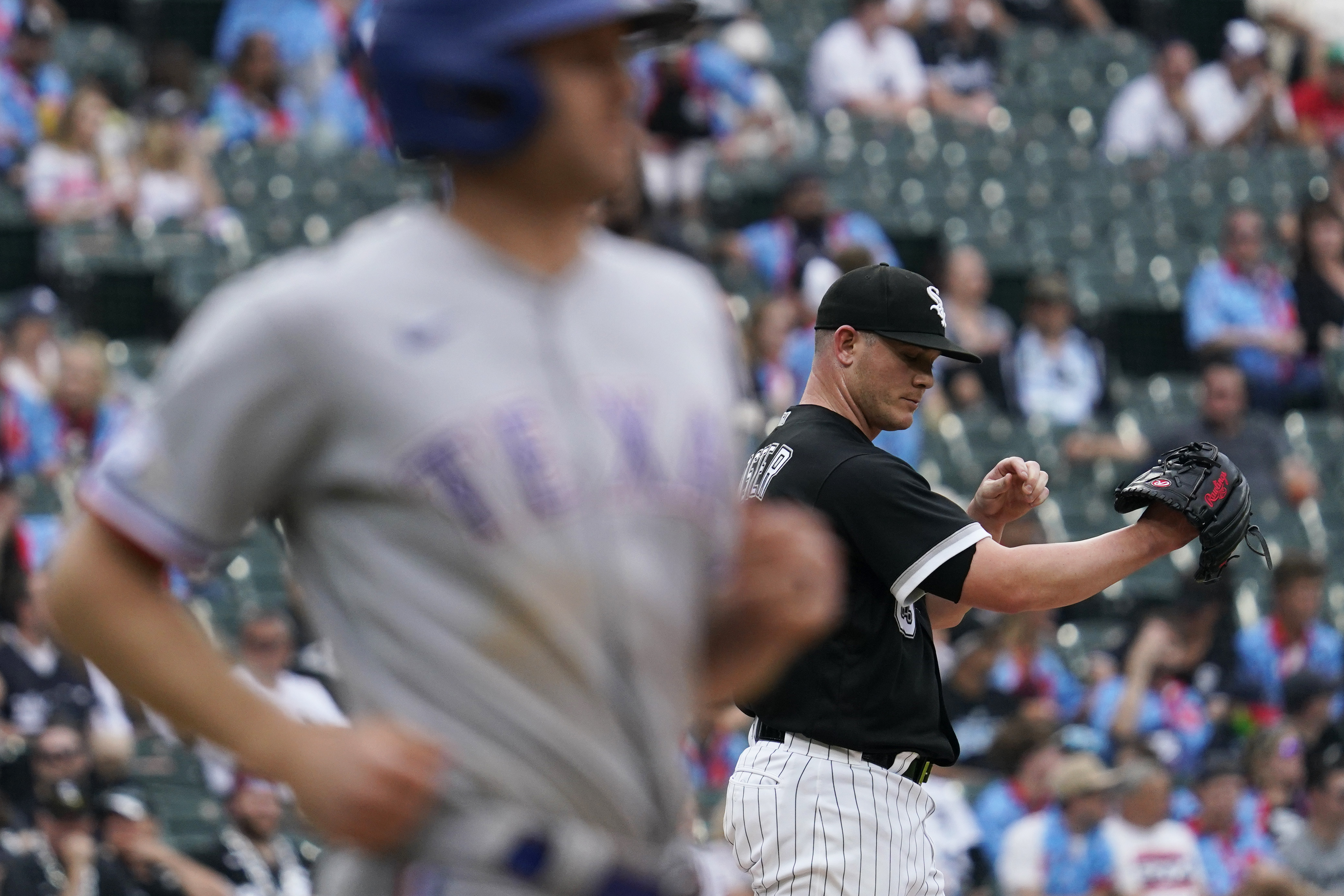 La Russa hears 'Fire Tony' chants from White Sox fans during loss to  Rangers 