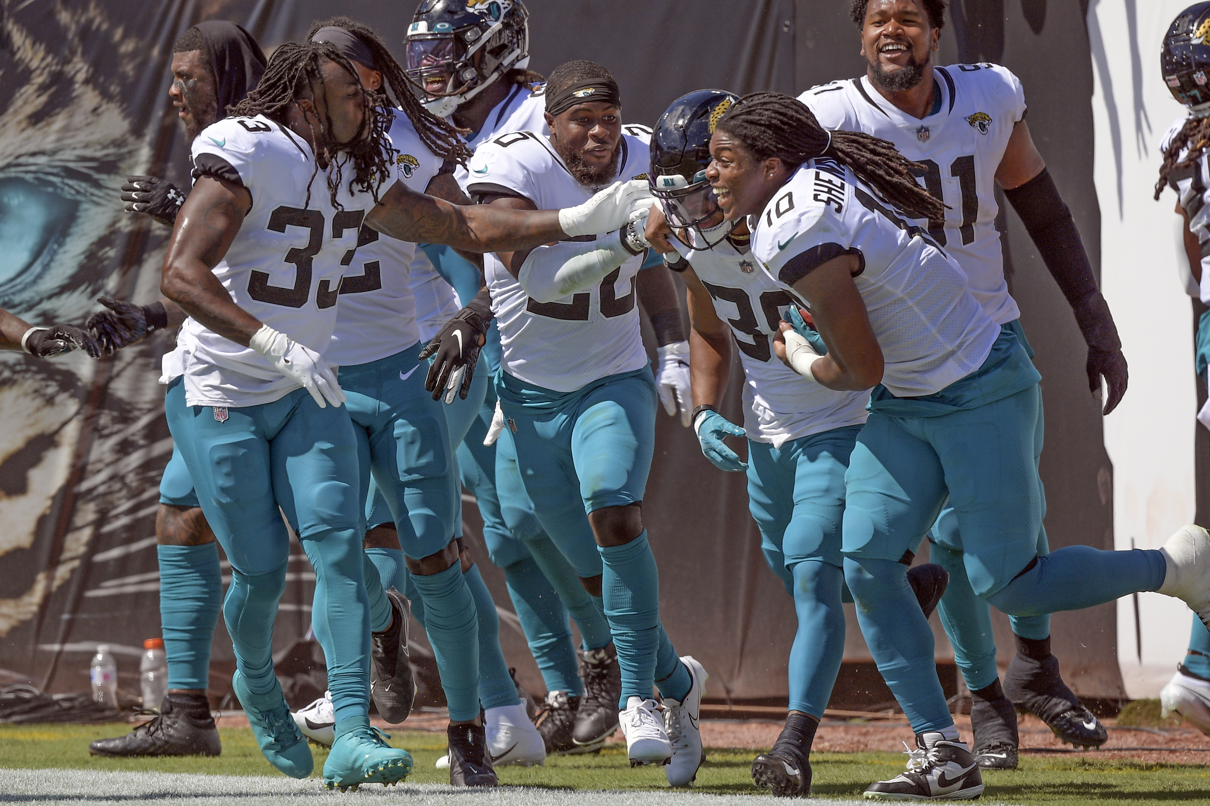 Jaguars' Jamal Agnew returns Cardinals missed field goal 109 yards