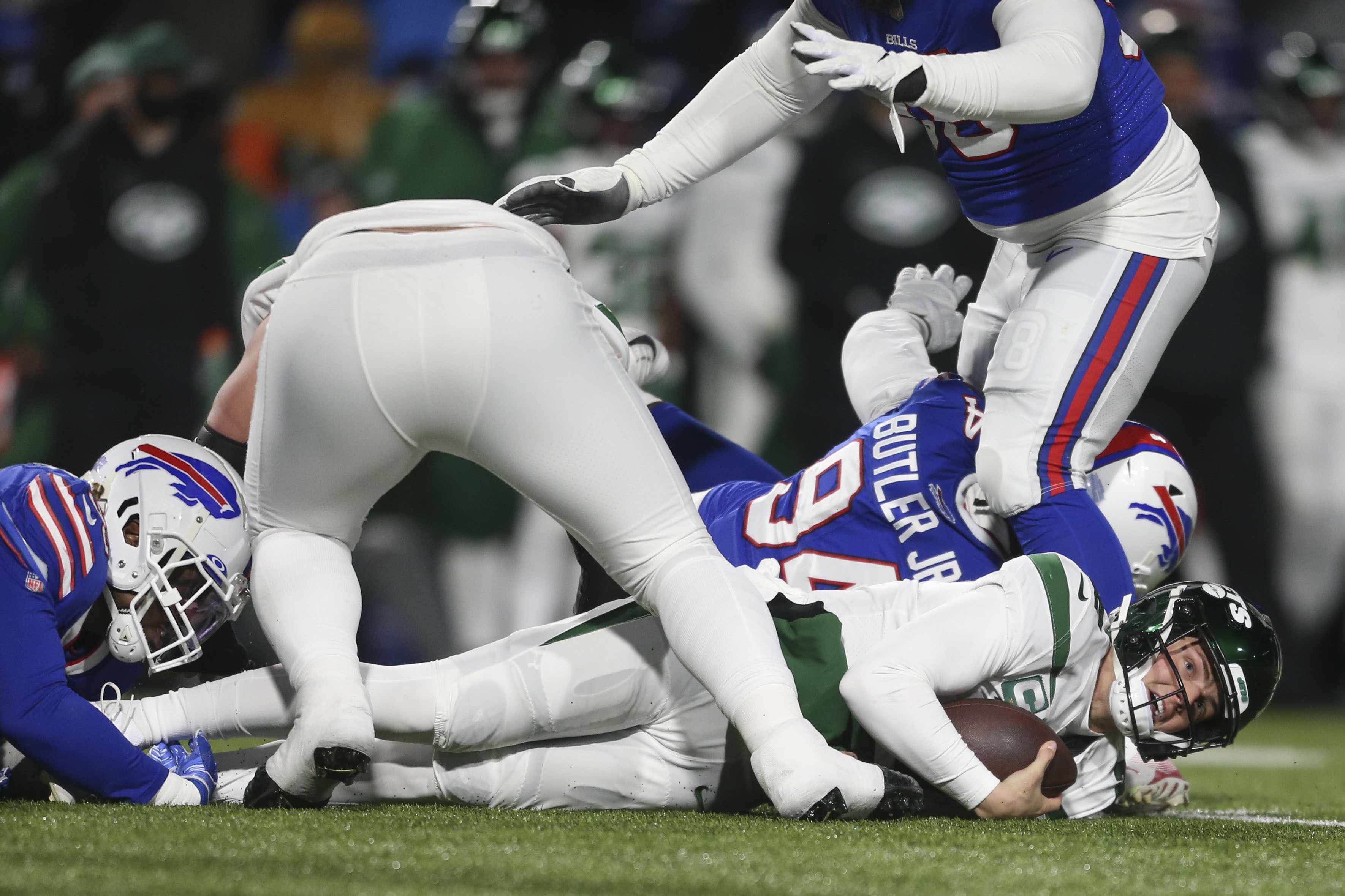 Bills clinch AFC East title with 27-10 win over Jets