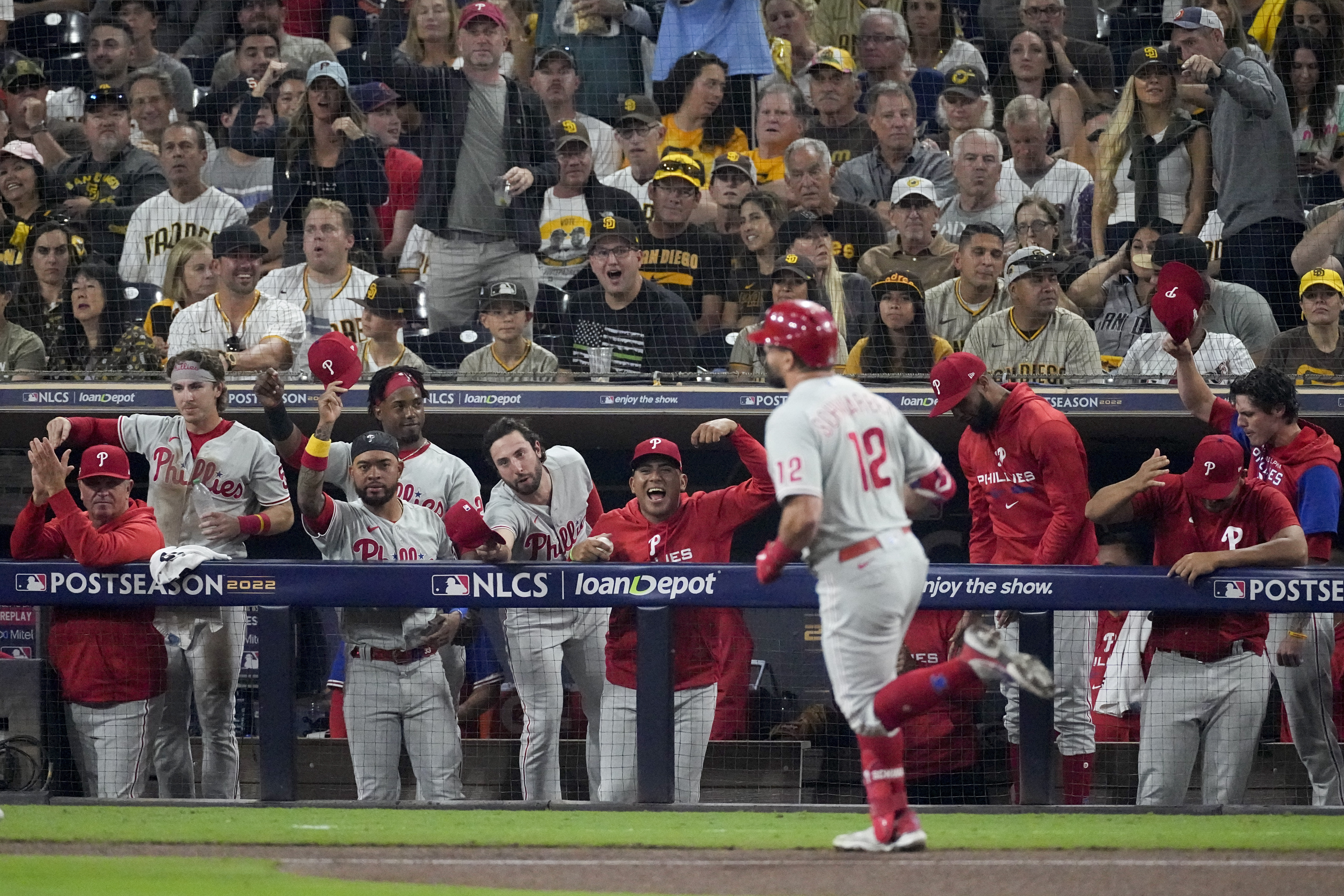 Watch: Phillies' Rhys Hoskins celebrates home run vs. Braves with epic bat  spike