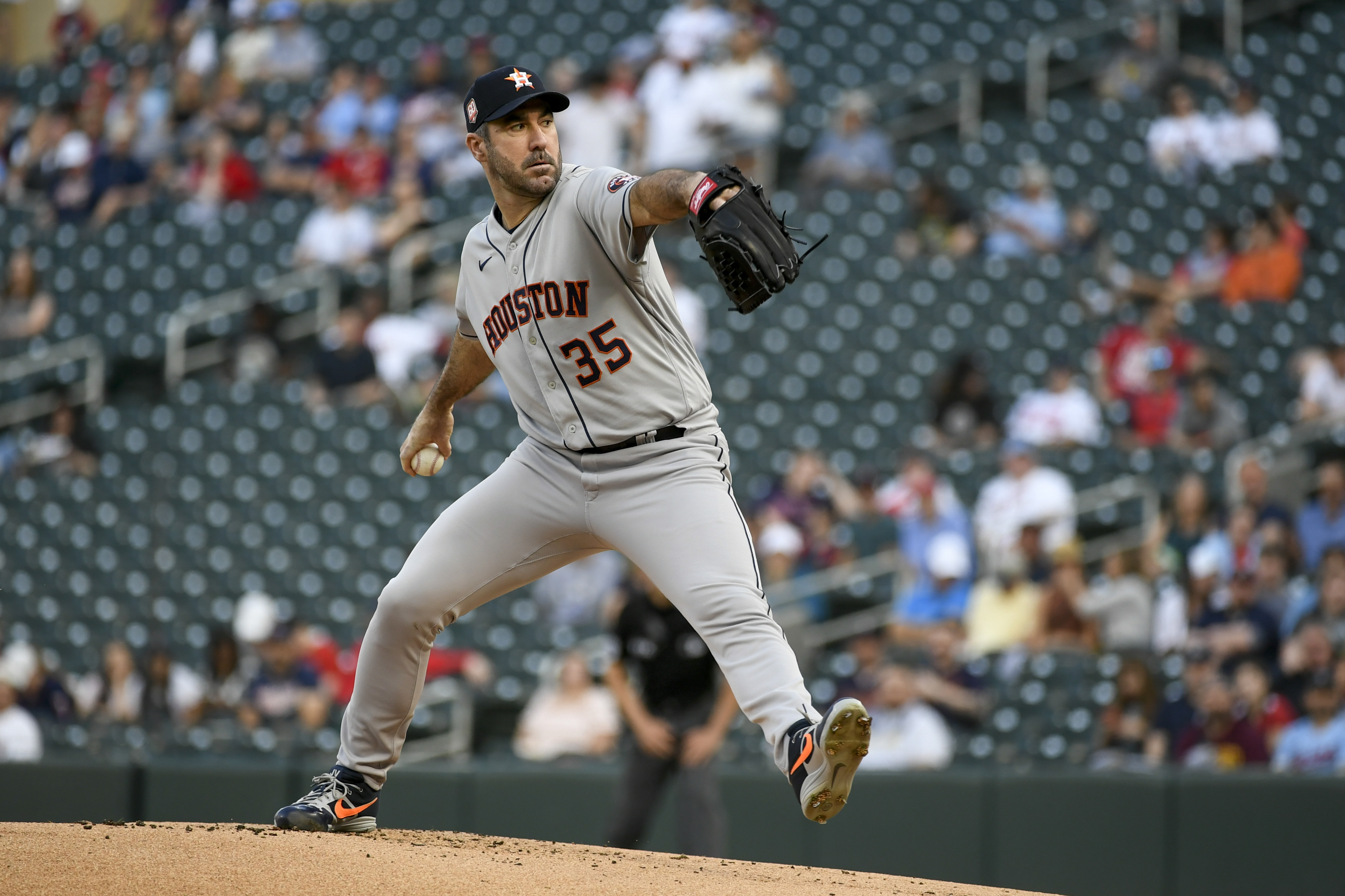 White Sox ace Dylan Cease just misses no-hitter against Twins