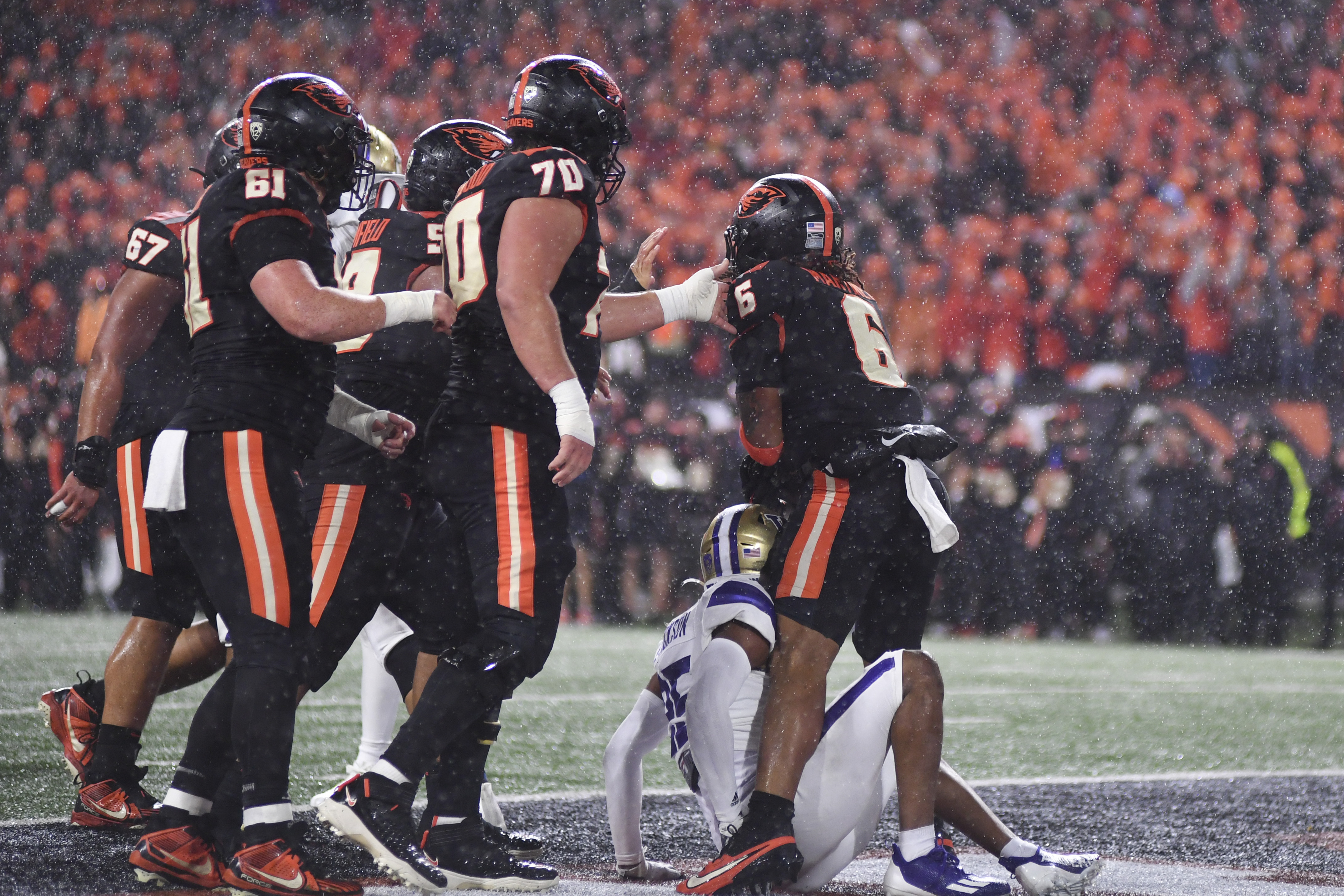 No. 5 Washington clinches Pac-12 championship berth with 22-20 victory over  No. 10 Oregon State