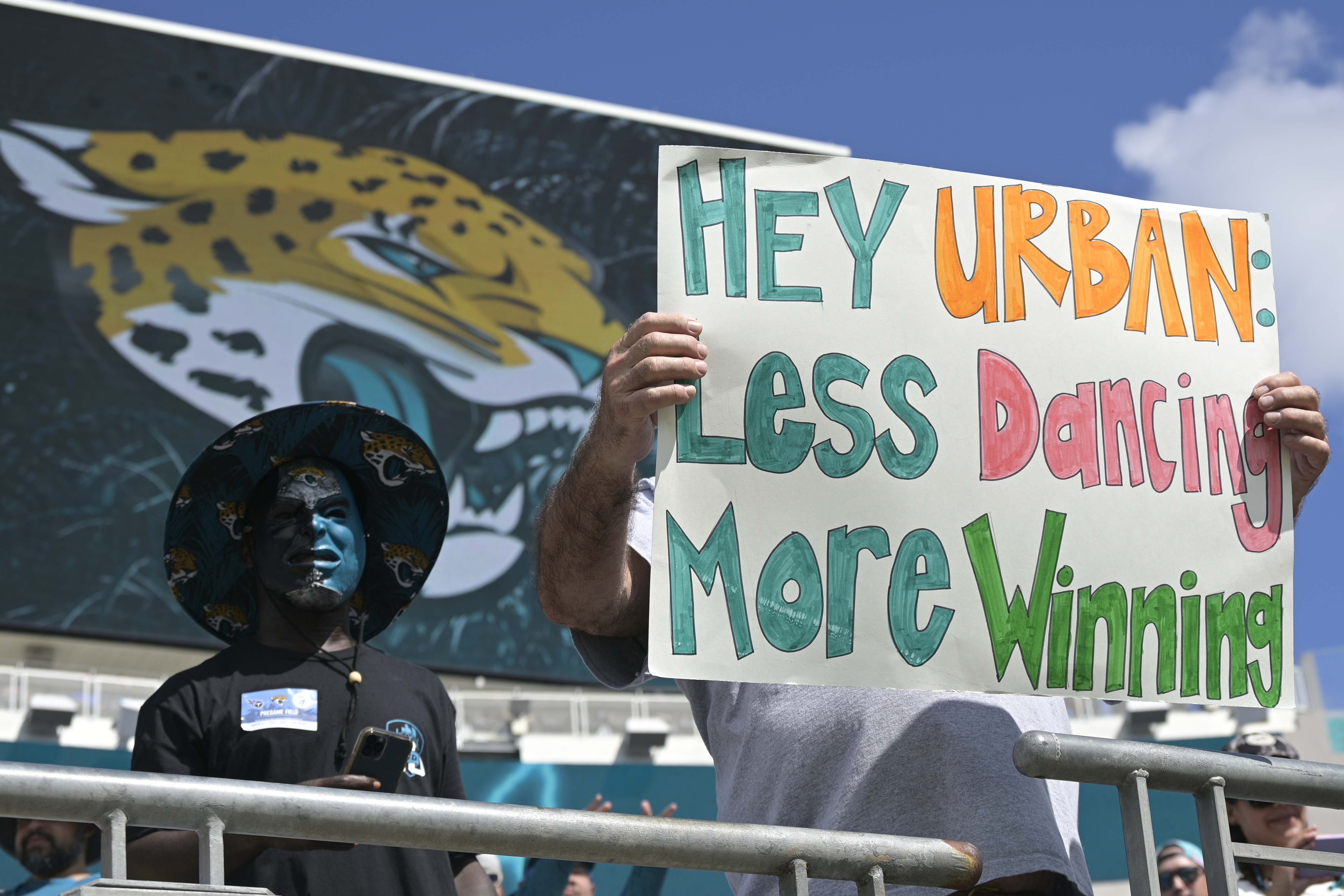 Gators fans urged to don eye black Saturday in honor of Tim Tebow