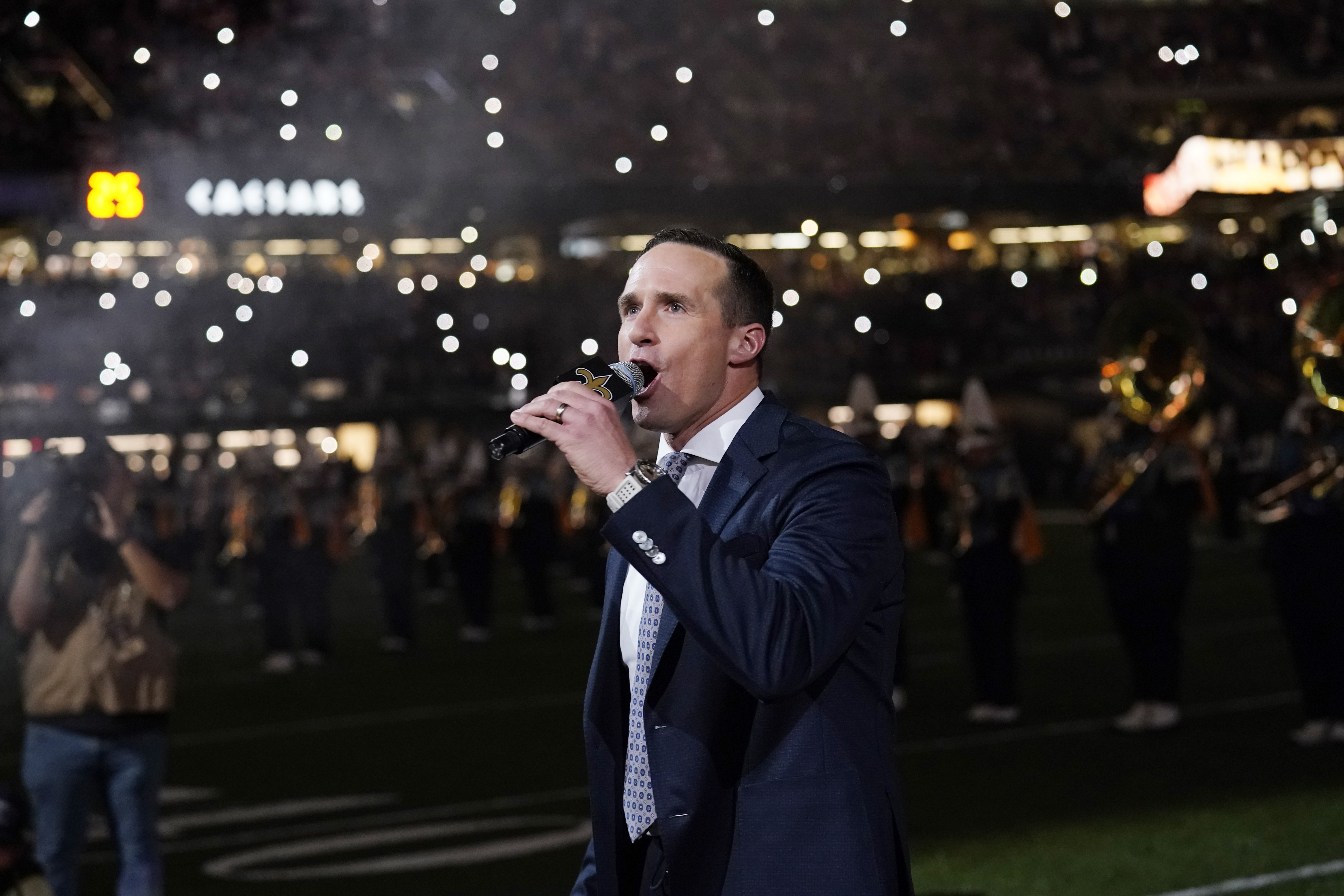 Drew Brees featured at halftime of Saints-Bills on Thanksgiving game