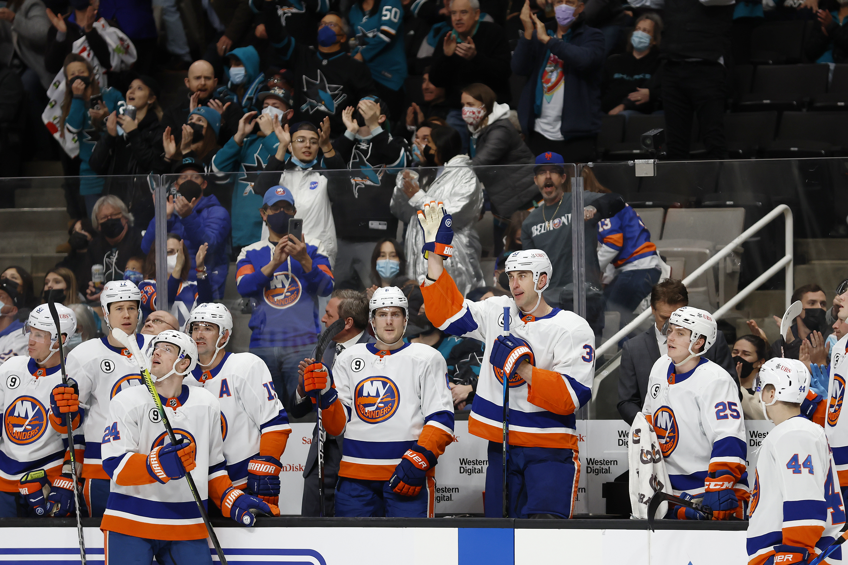 Islanders' Chara breaks NHL record for games by defenseman