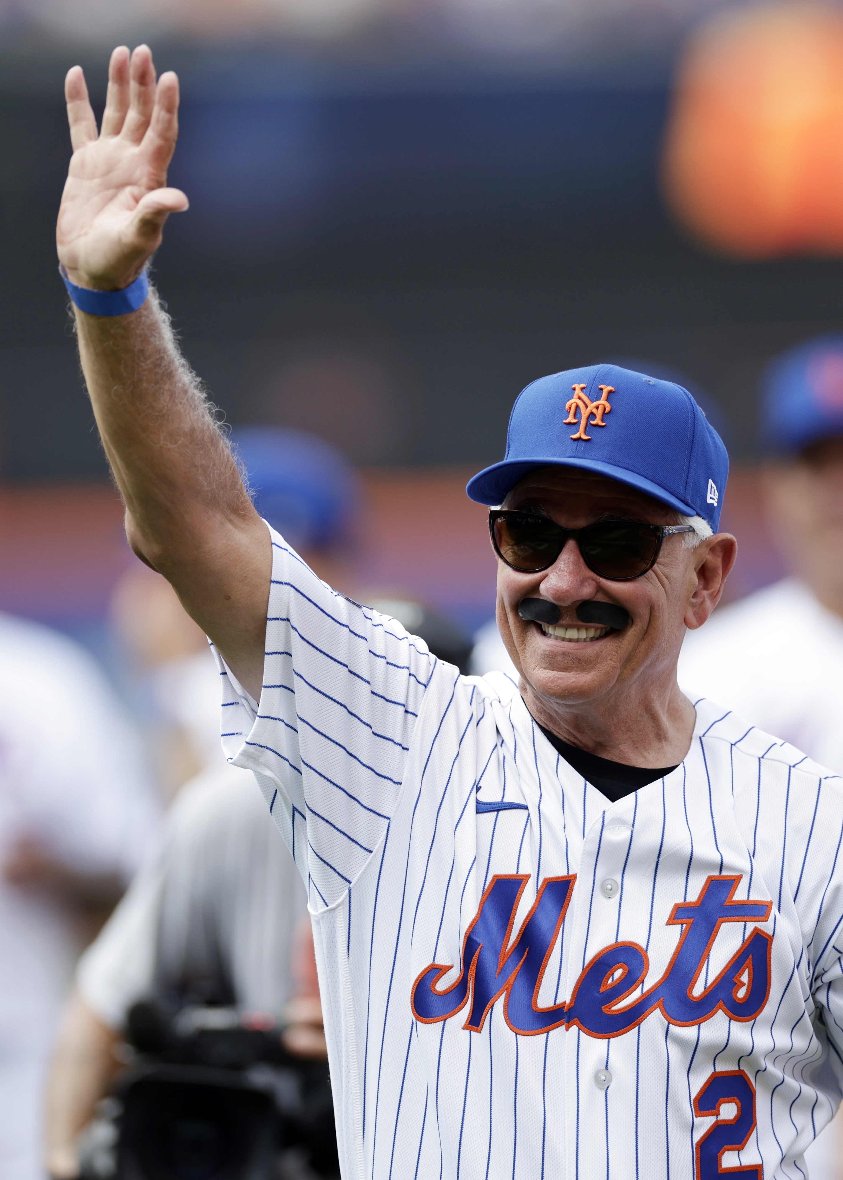 Mets retire Willie Mays' No. 24