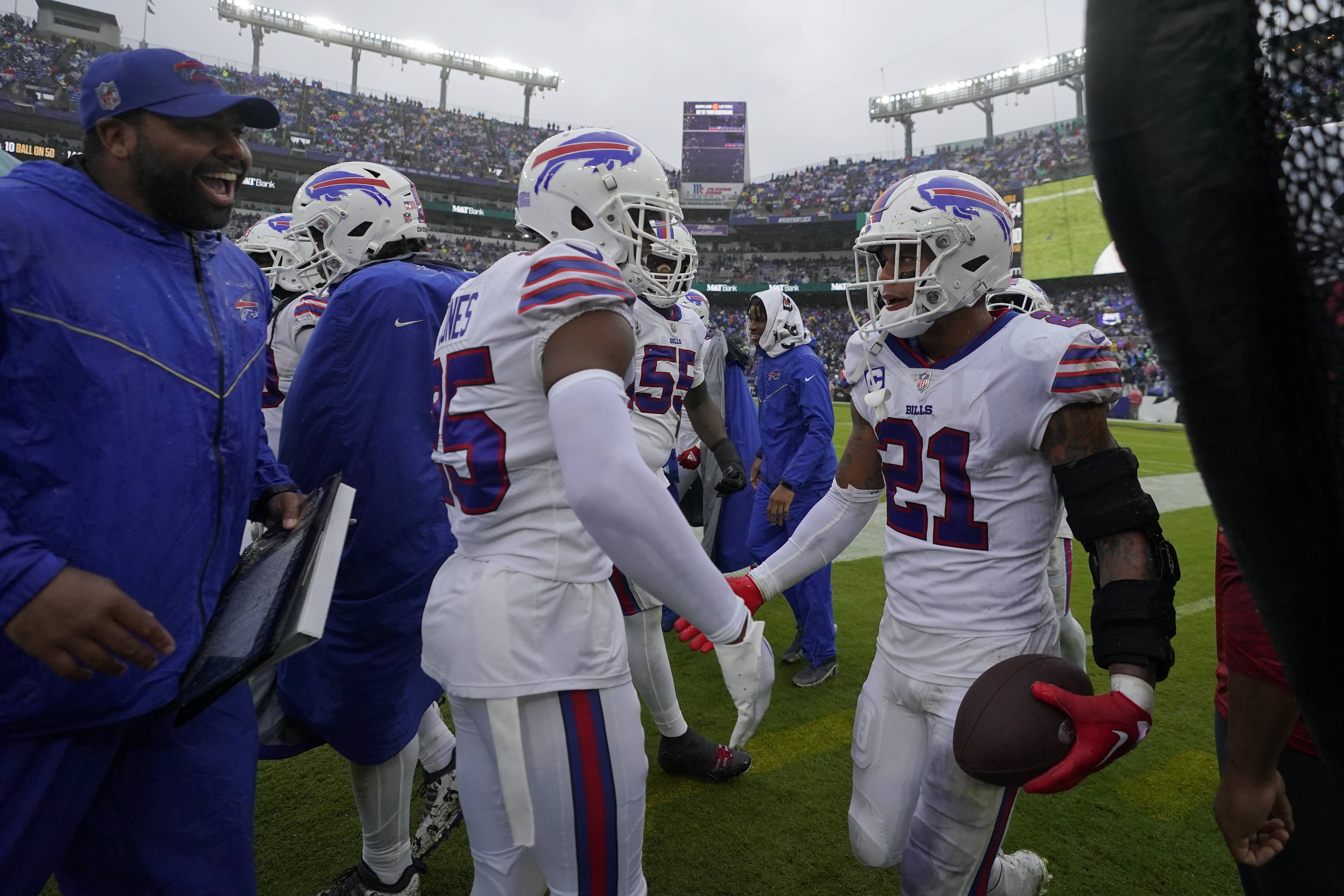 Bills sign Jordan Poyer through 2022