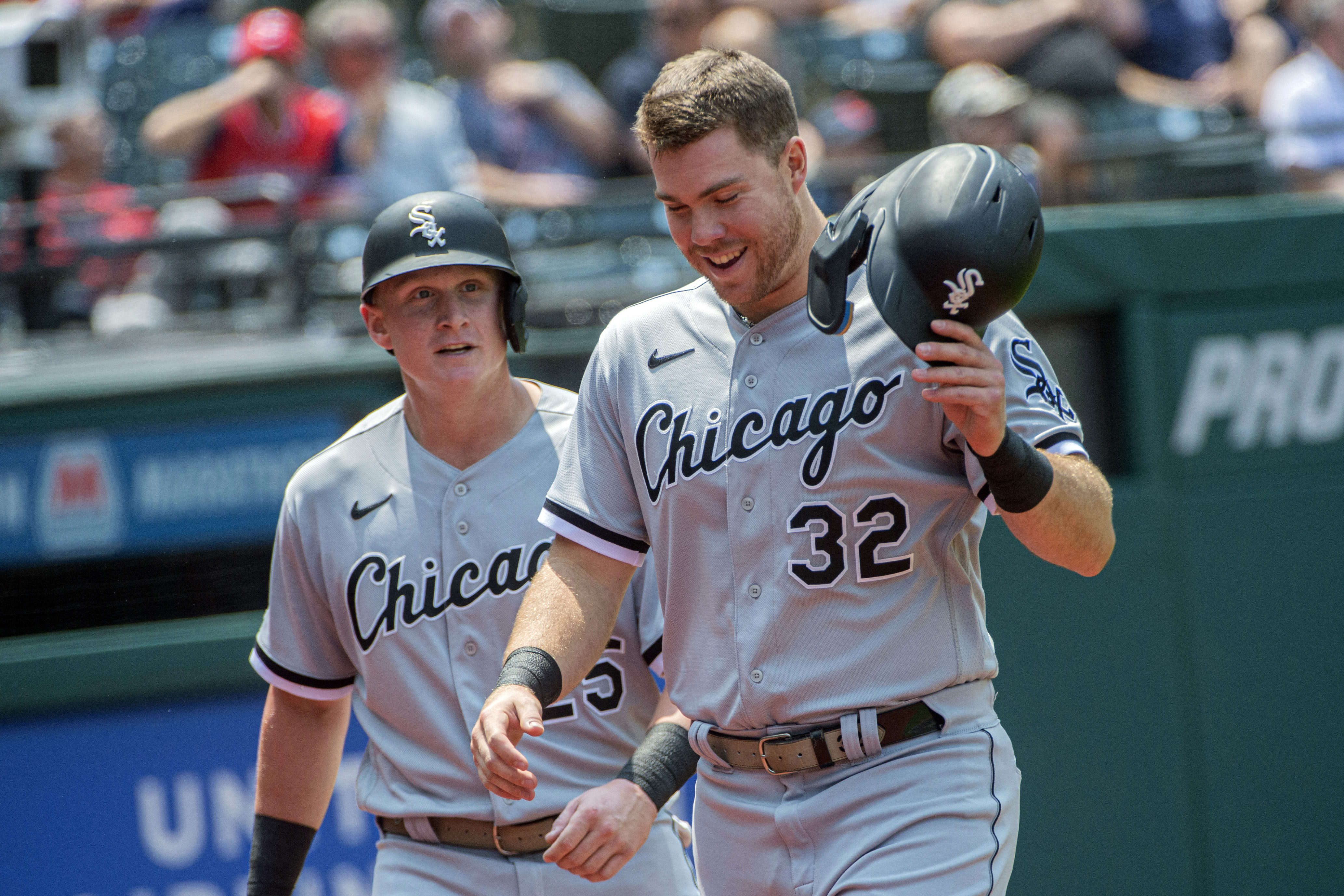 White Sox cruise past Guardians, 7-2