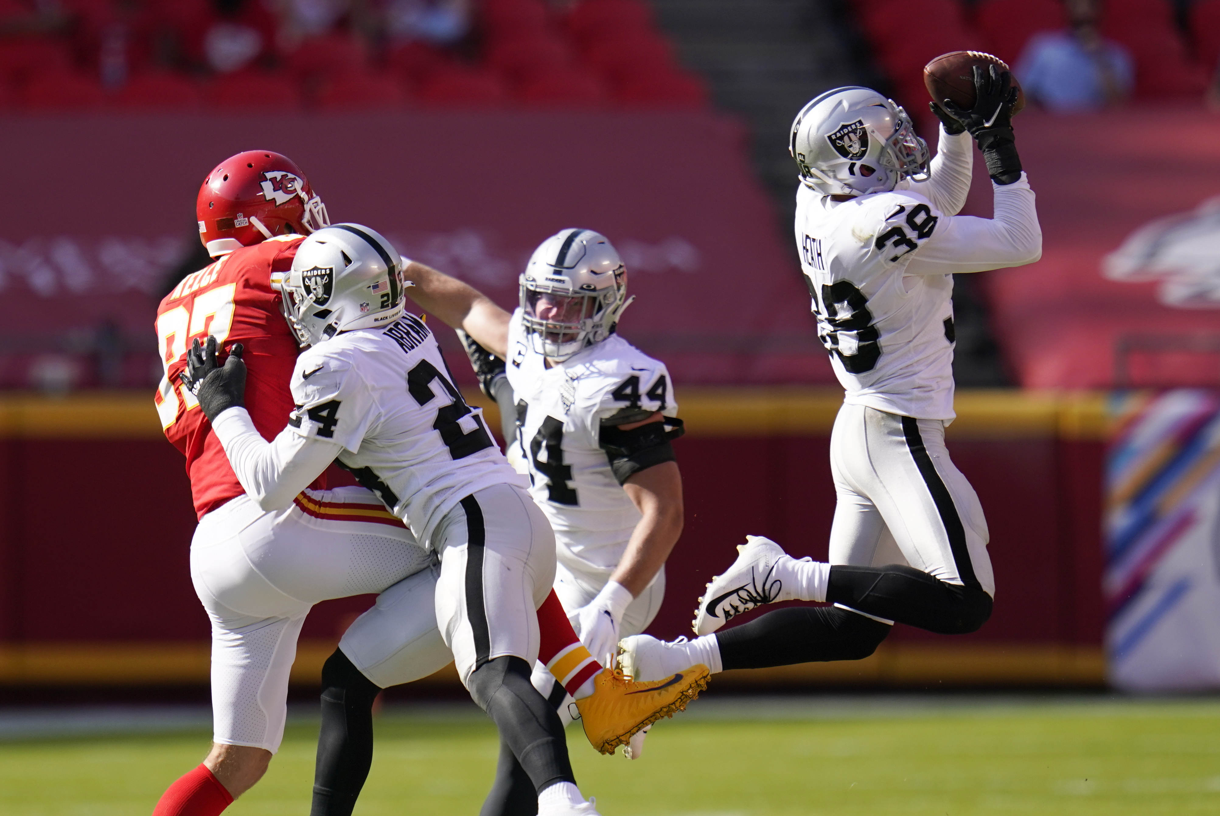 East Rutherford, New Jersey, USA. 24th Nov, 2019. Oakland Raiders  cornerback Trayvon Mullen (27) during a NFL game between the Oakland Raiders  and the New York Jets at MetLife Stadium in East