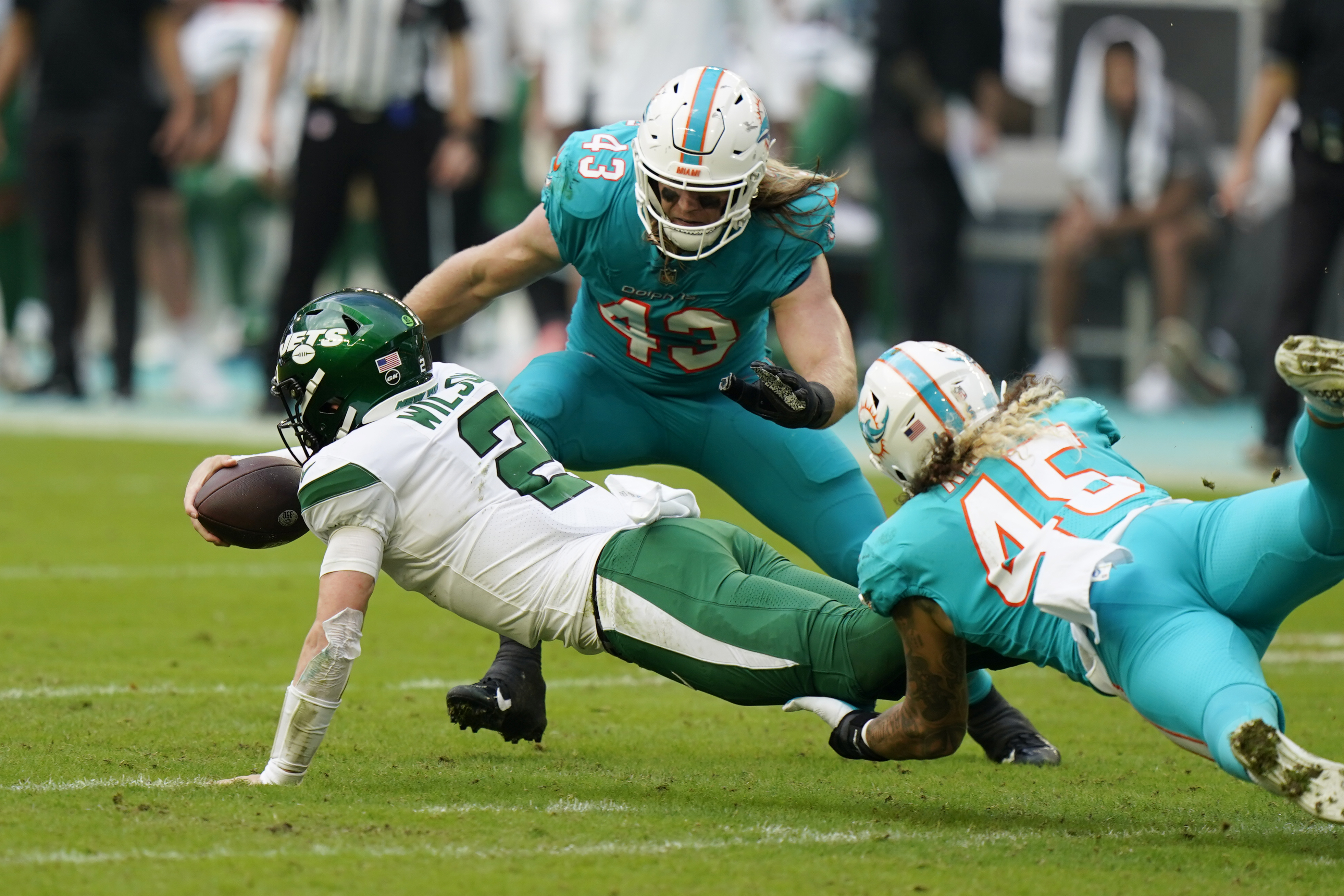 Dolphins extend winning streak to 6, rally past Jets 31-24 - ABC7