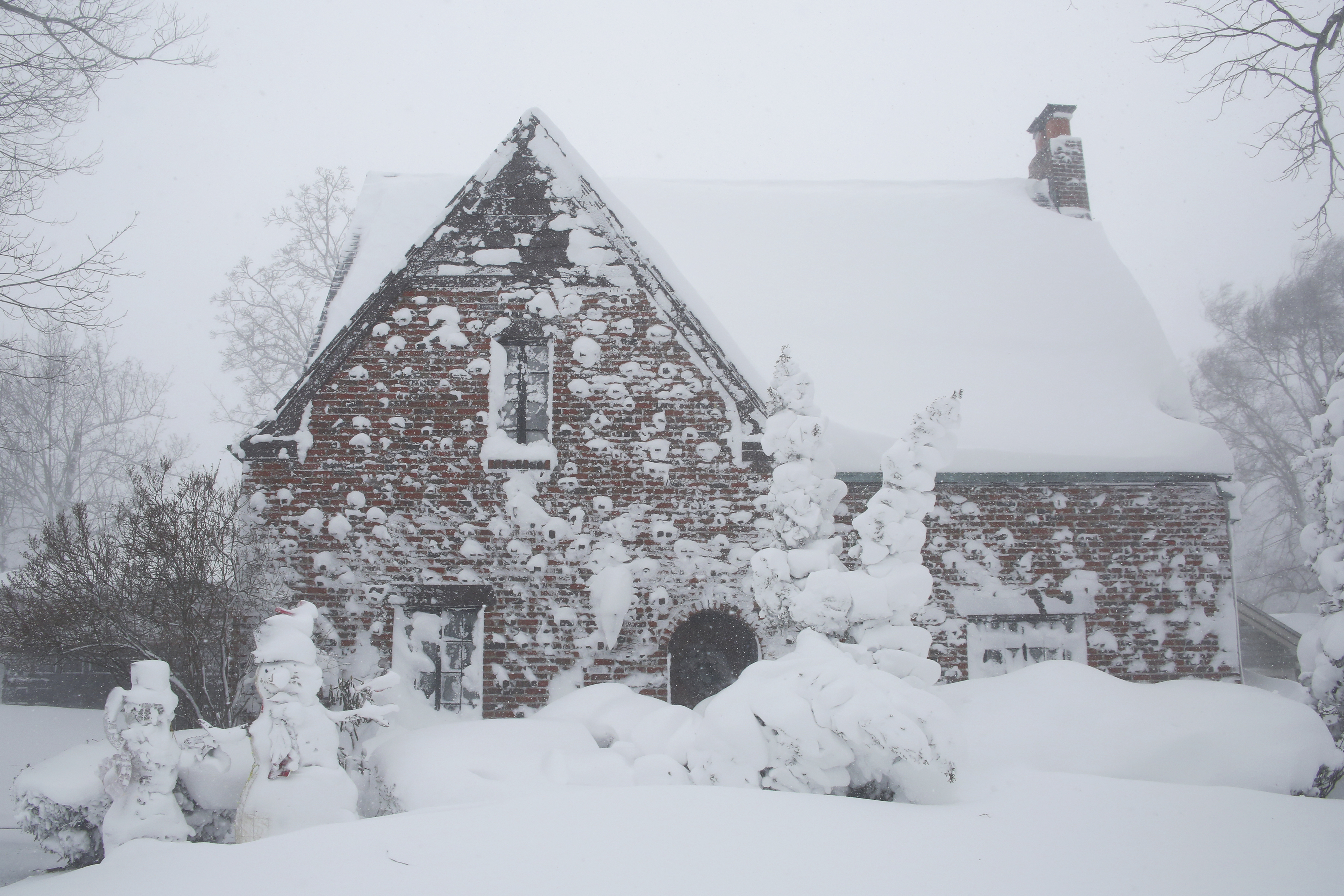 Buffalo blizzard forces Bills to spend Christmas Eve in Chicago