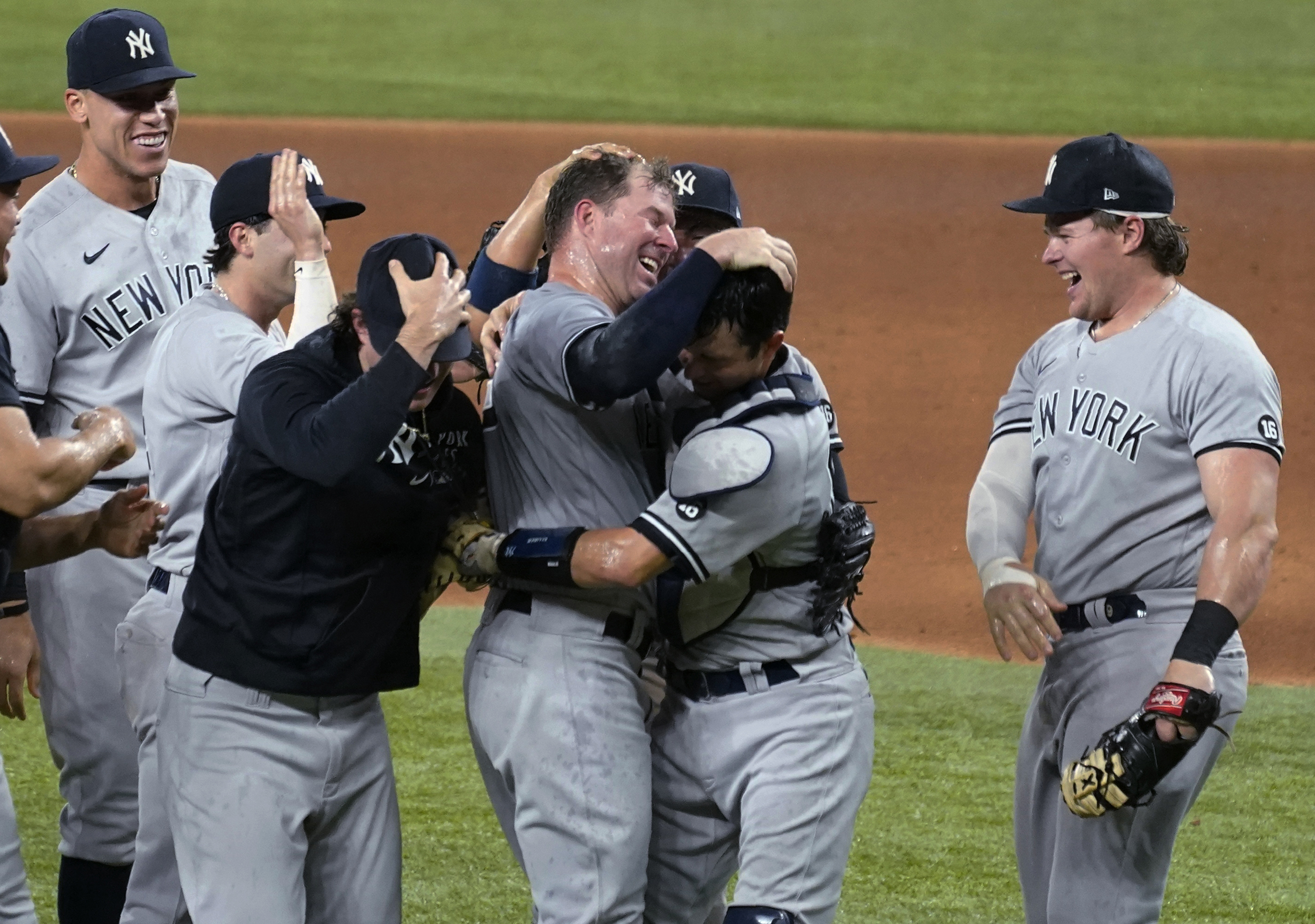 With Cueto hitting the market, White Sox starting rotation still one