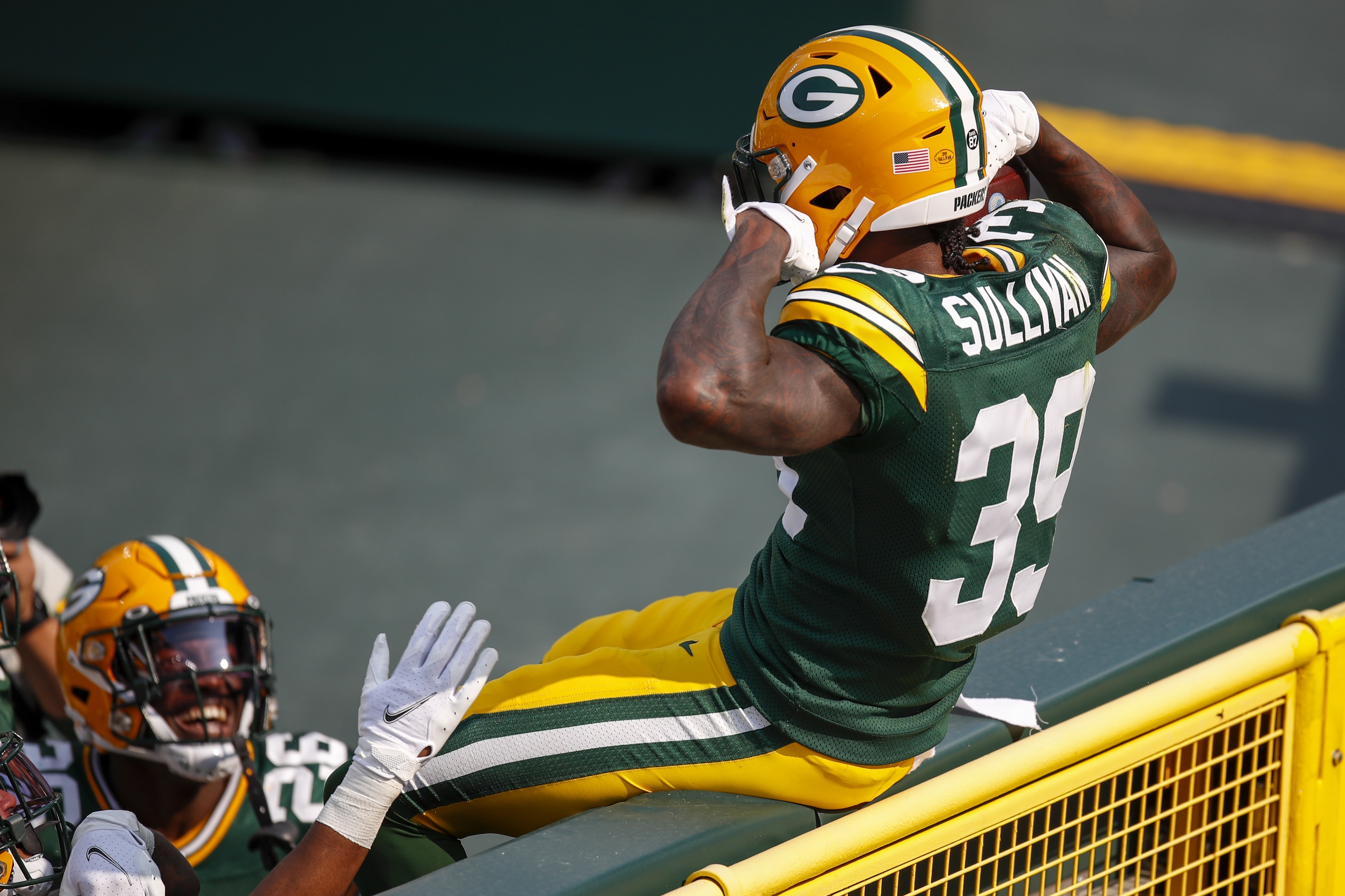 Jones' big day helps Packers beat Lions 42-21 in home opener