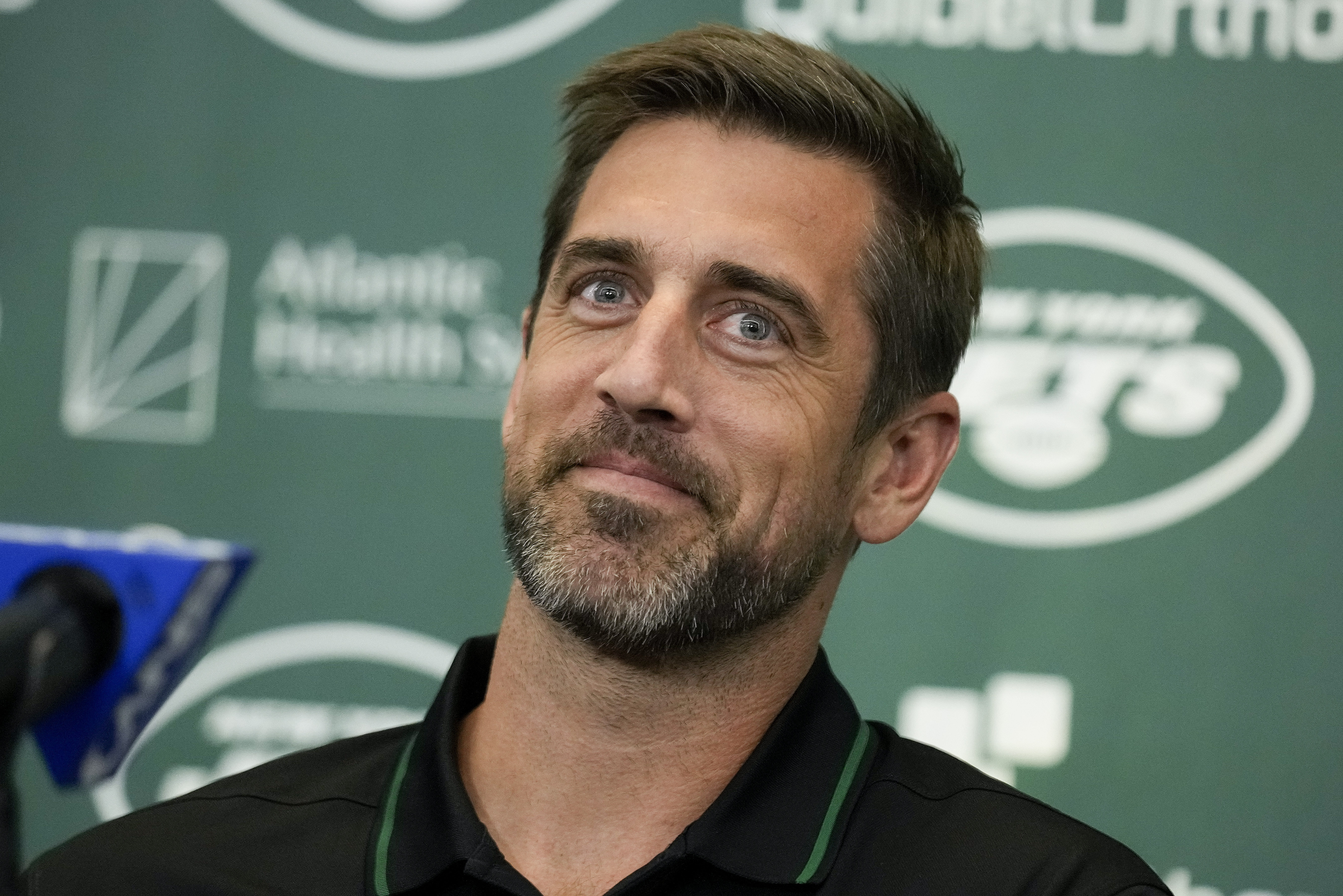 Rodgers hopes to help Jets add to 'lonely' Super Bowl trophy