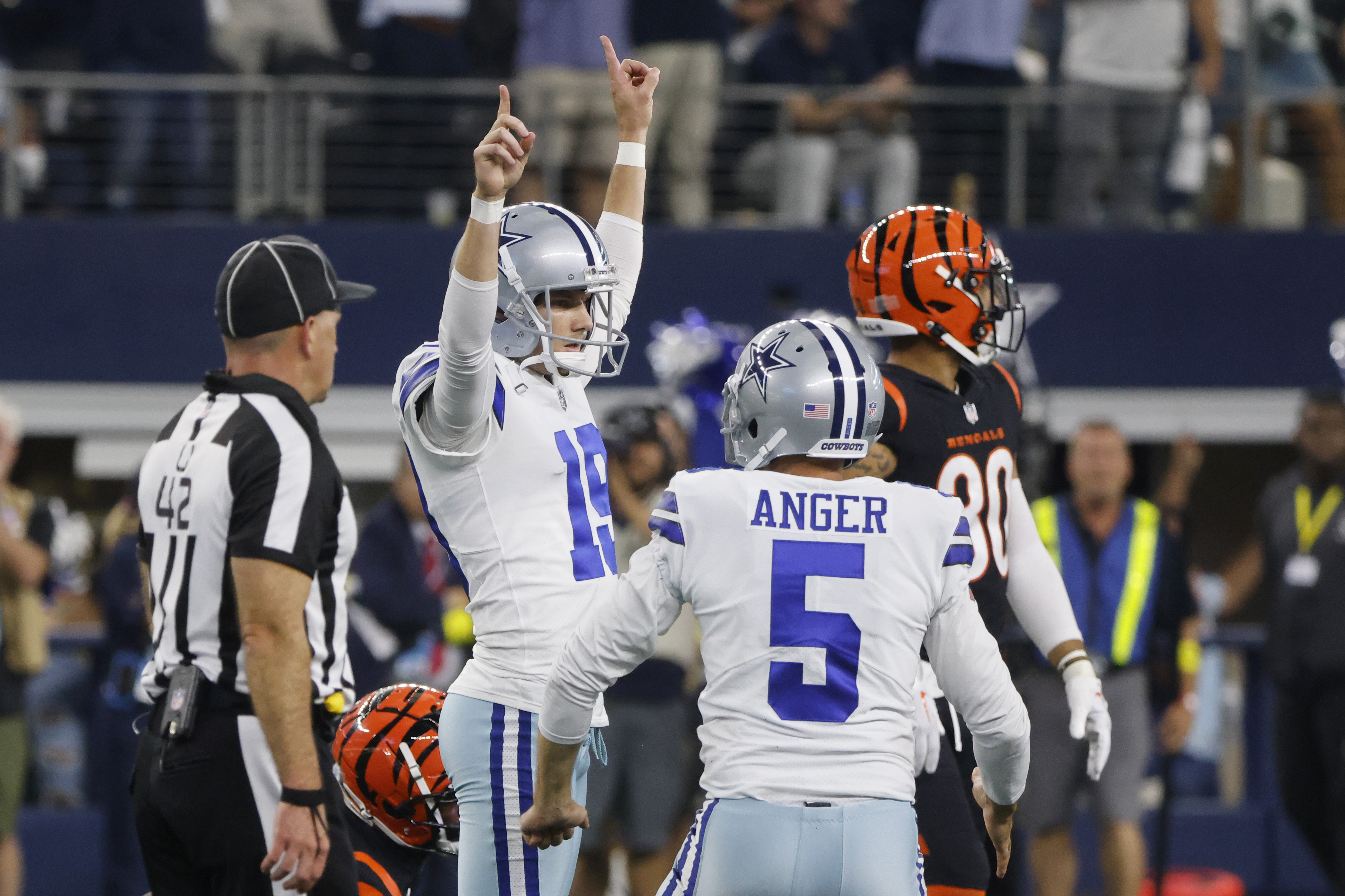 Dallas Cowboys quarterback Cooper Rush (10) prepares to throw a pass  against the Cincinnati Bengals during an NFL Football game in Arlington,  Texas, Sunday, Sept. 18, 2022. (AP Photo/Michael Ainsworth Stock Photo -  Alamy