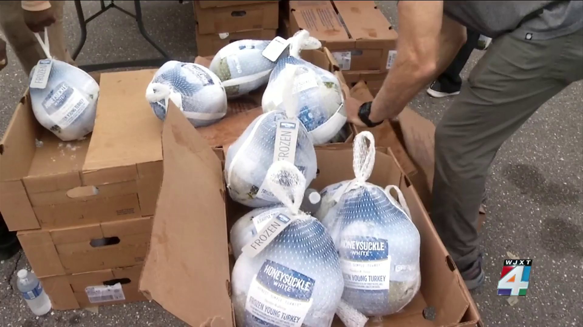 Praise Temple's annual turkey giveaway, Community