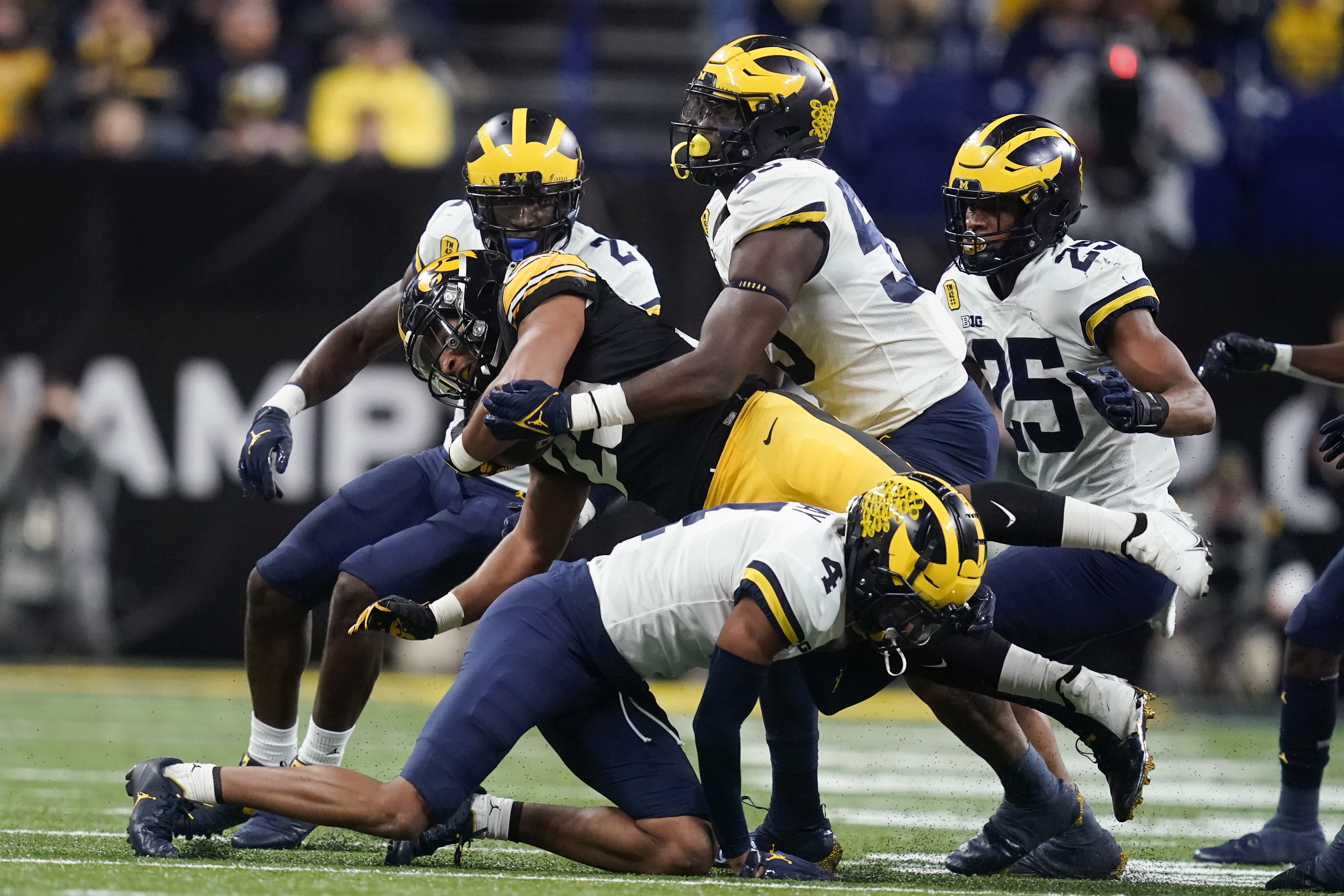 No. 2 Michigan takes Big Ten in rout, makes playoff pitch