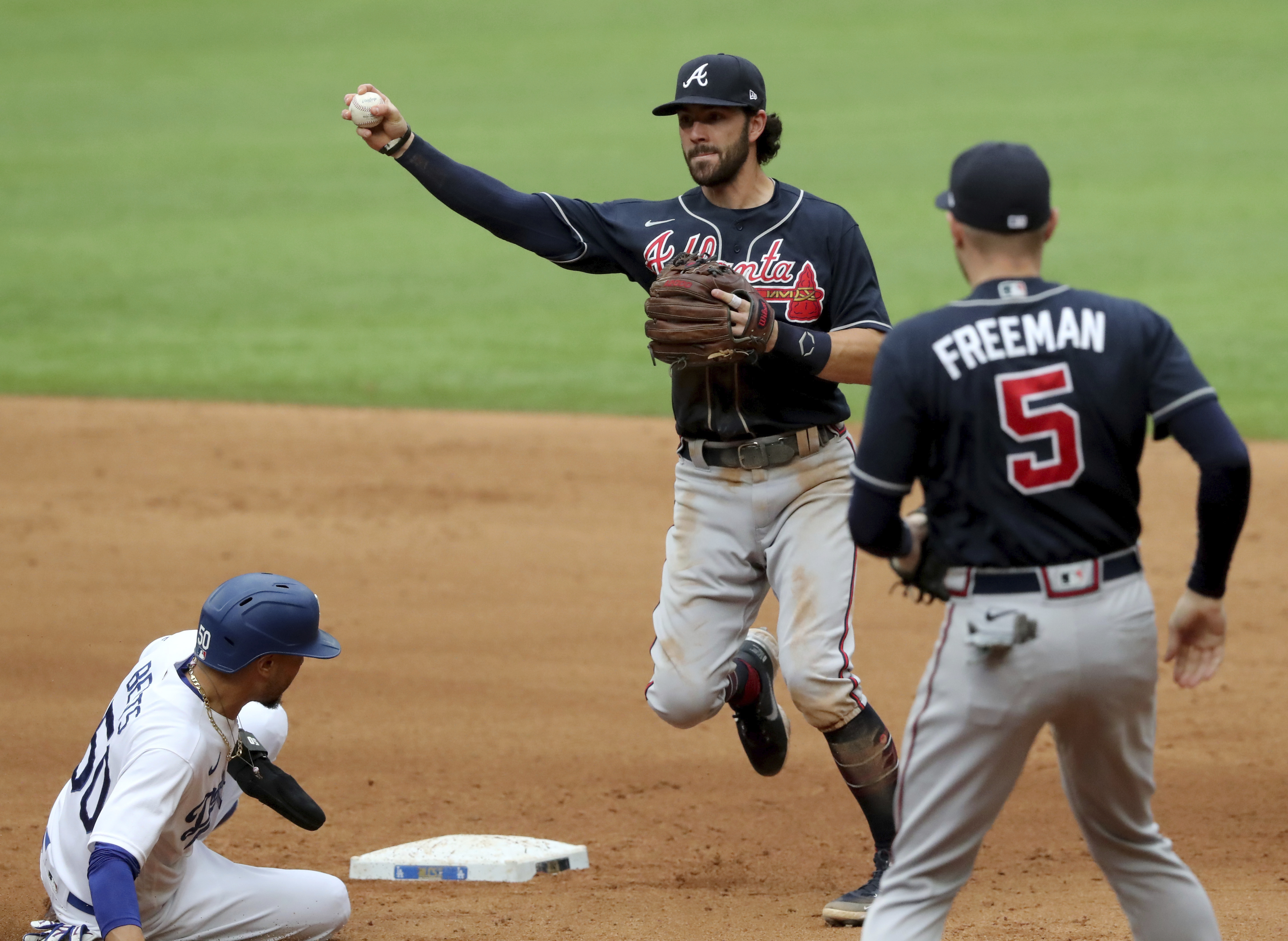 Braves defeat Dansby Swanson in salary arbitration