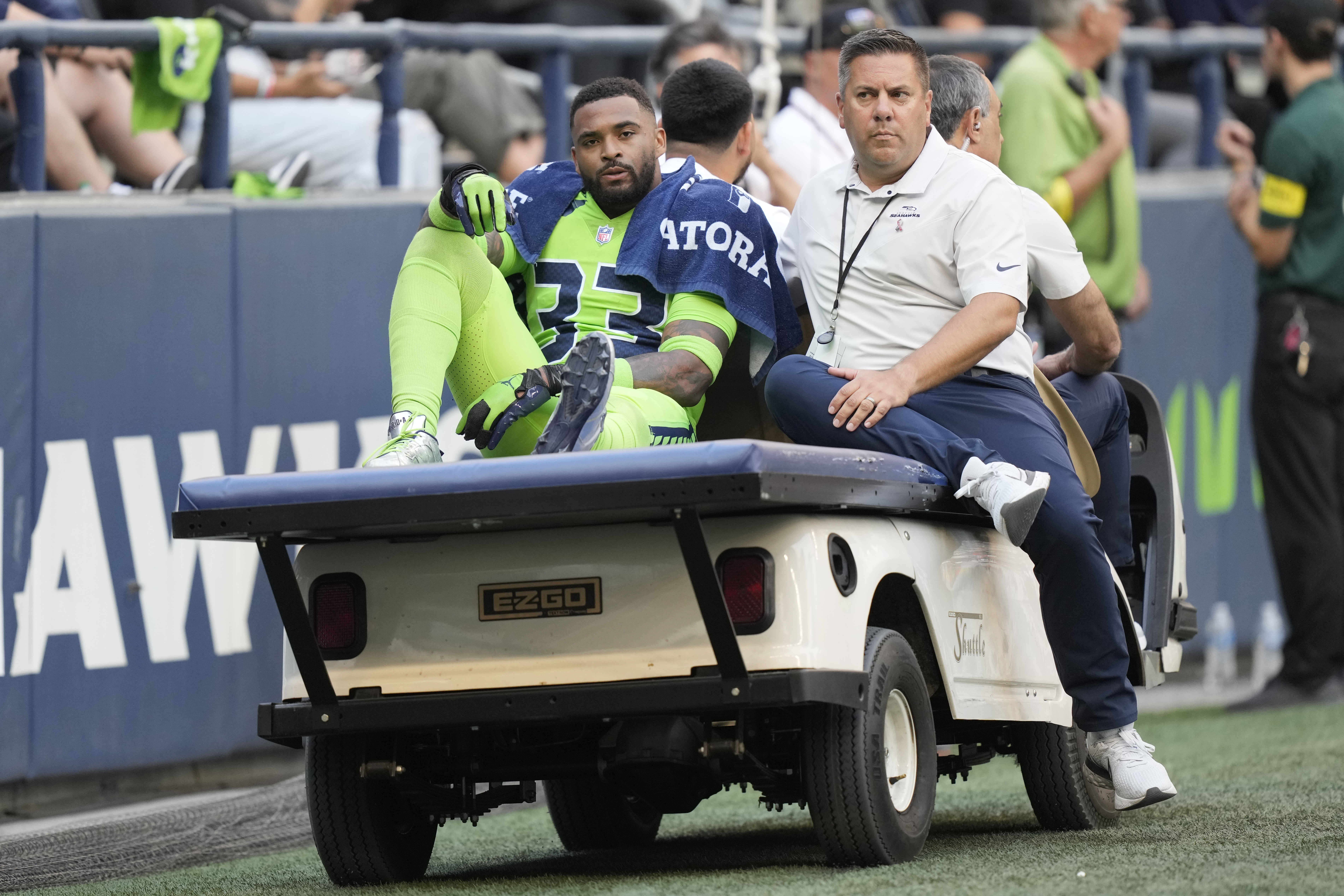 Seahawks' Jamal Adams leaves vs Broncos with knee injury – KGET 17