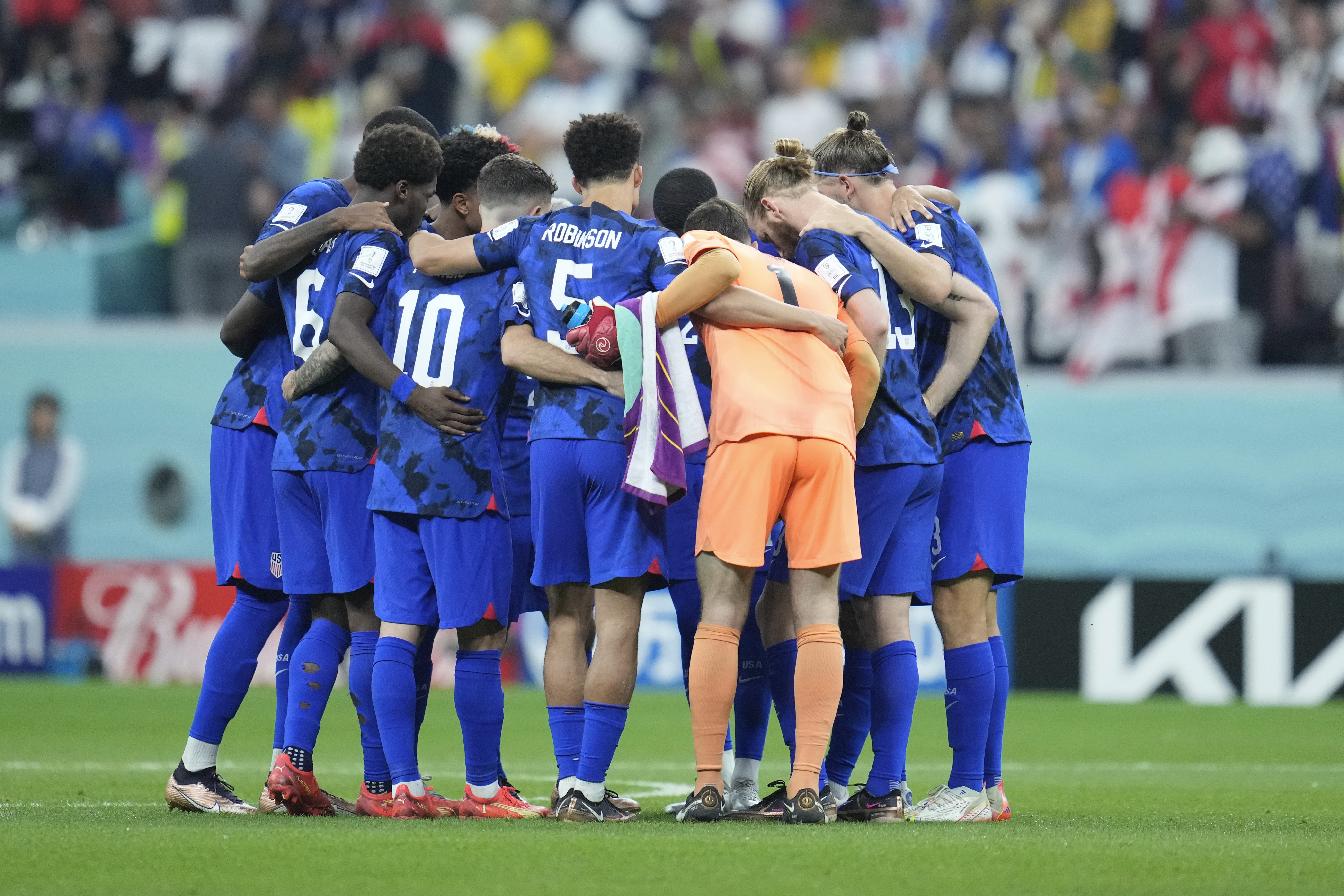 US Frustrates England Again At a World Cup in 0-0 Draw - Bloomberg