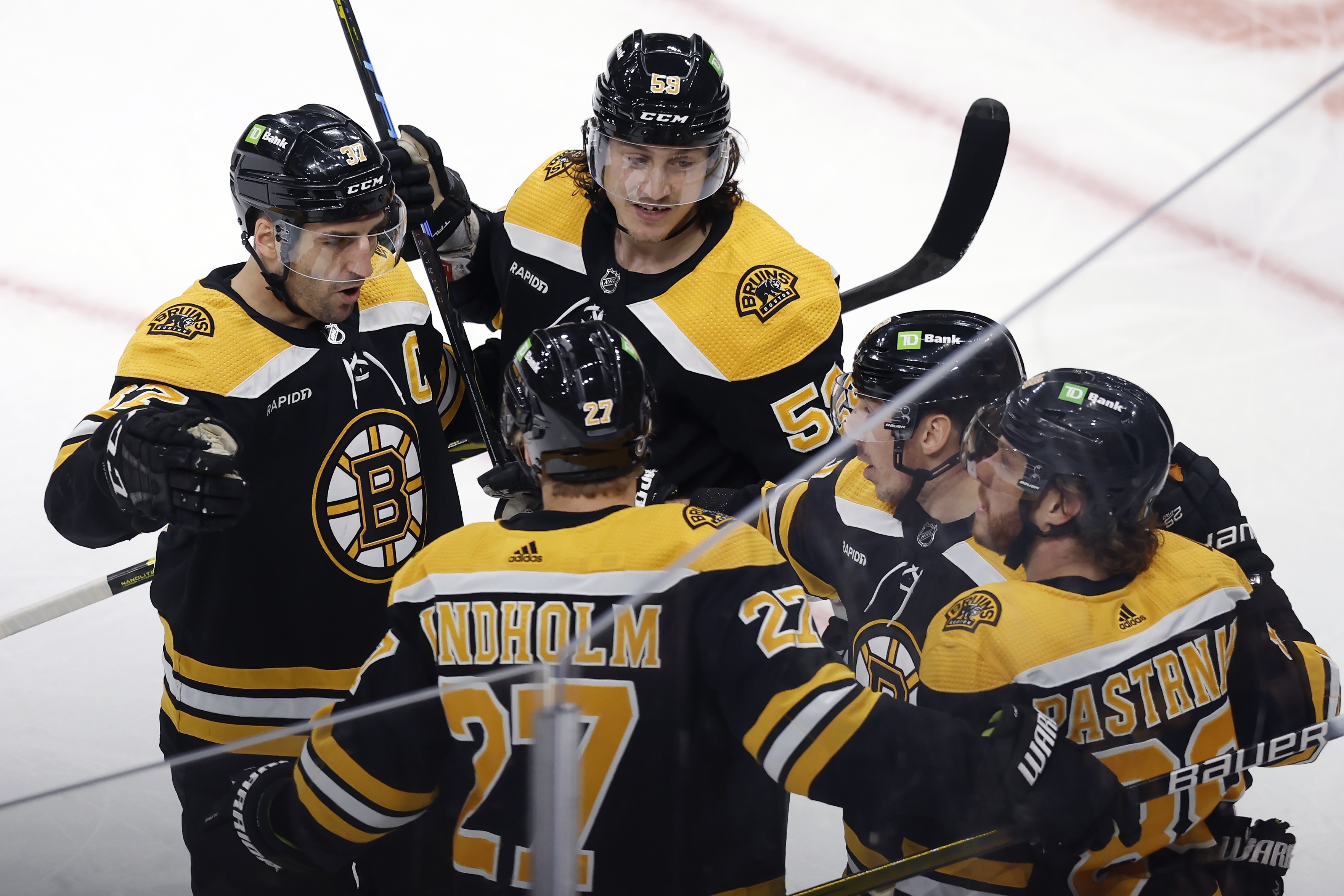 Bruins clinch Atlantic Division with 2-1 win over Tampa Bay